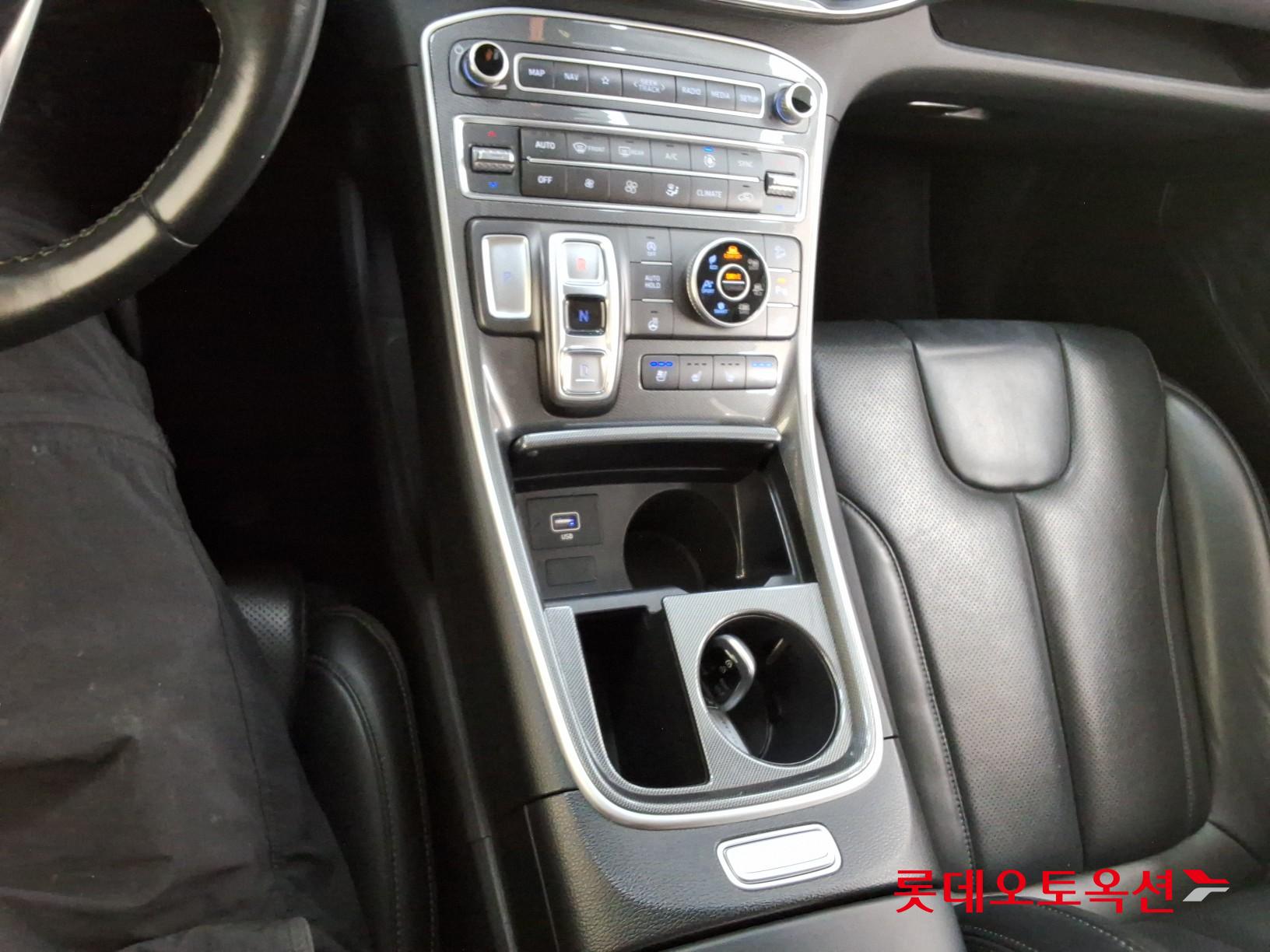 هيونداي سانتافي 2021 - صورة 32