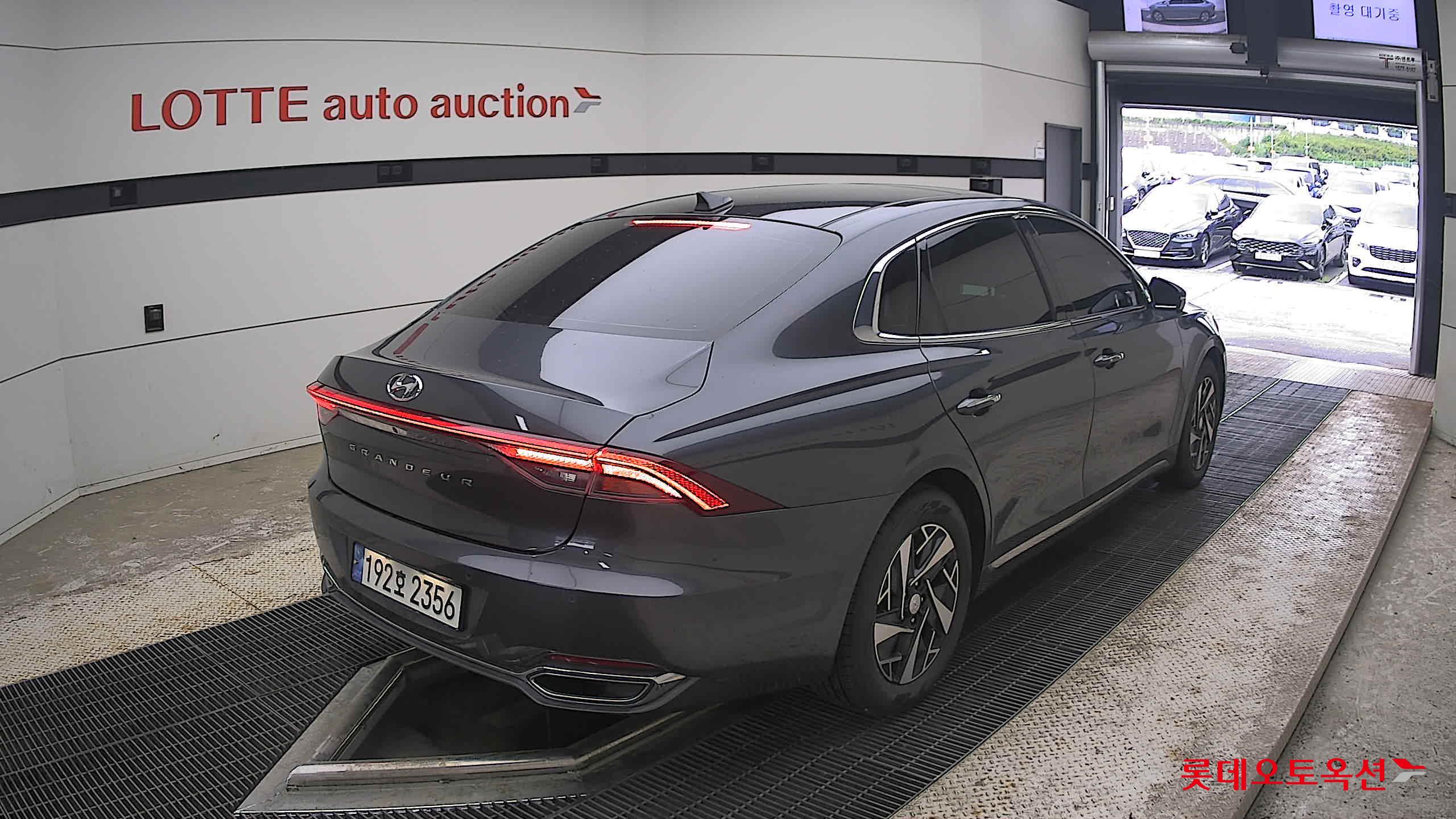 2022 - hyundai grandeur