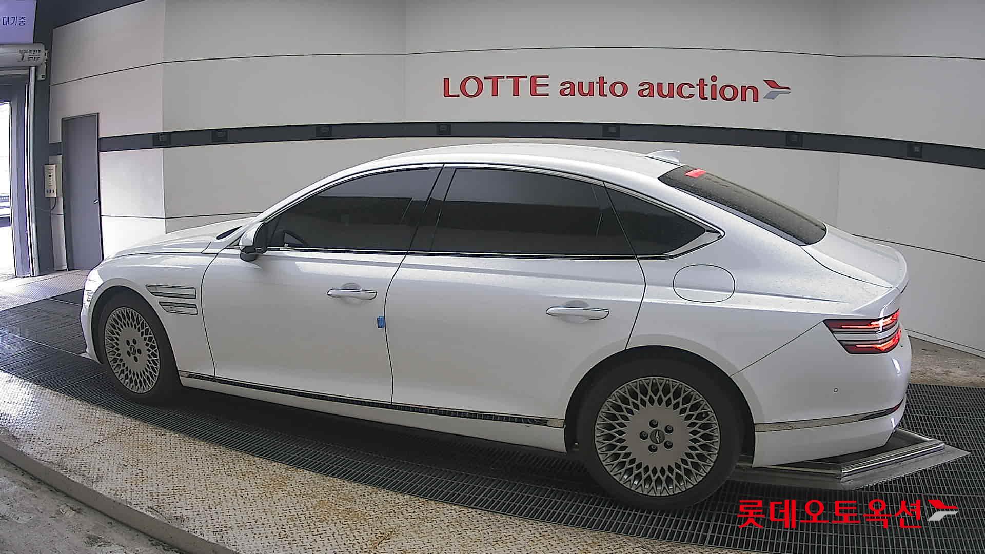 Genesis G80 2021 - Image 14