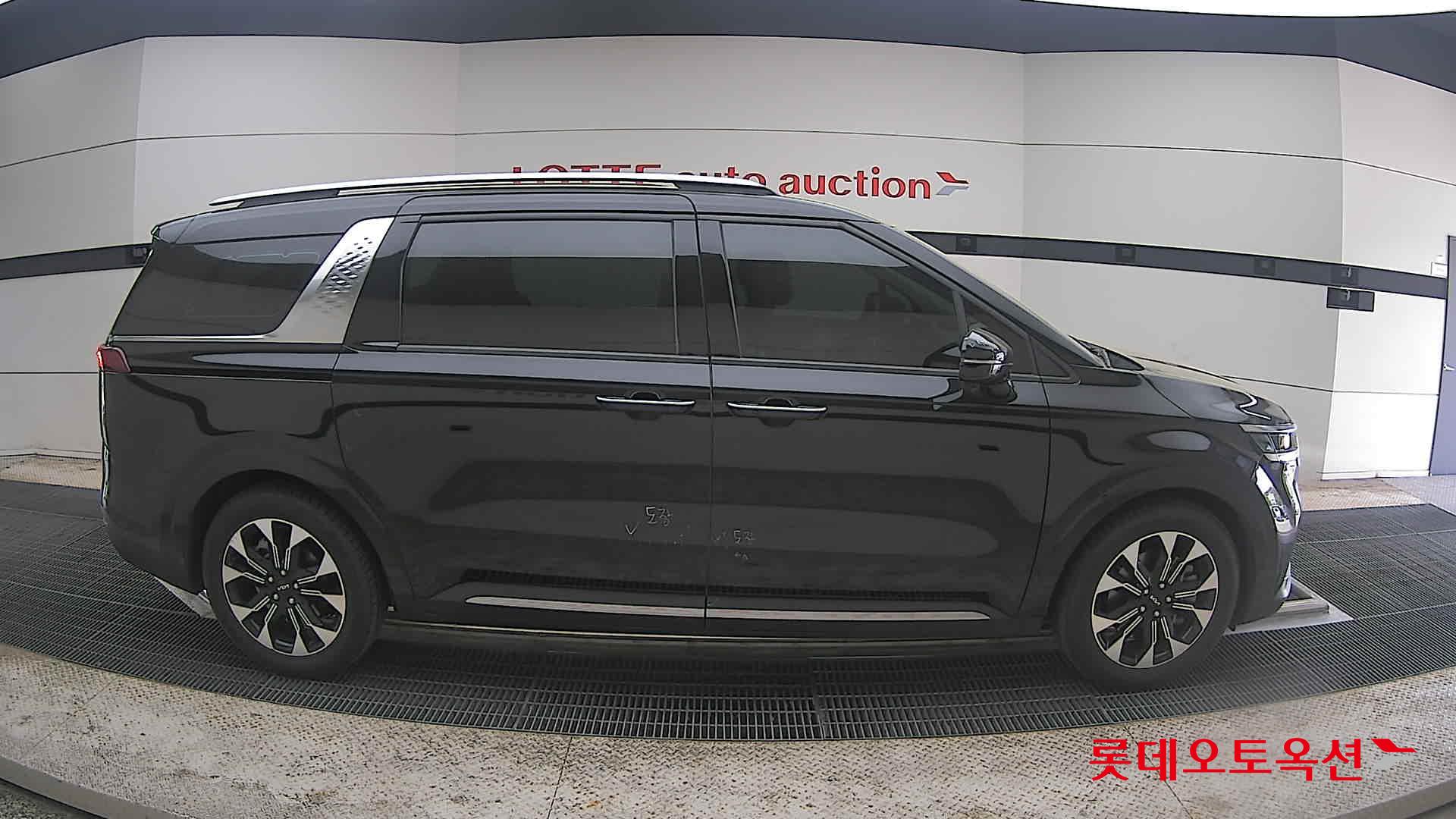 Kia Carnival - 21
