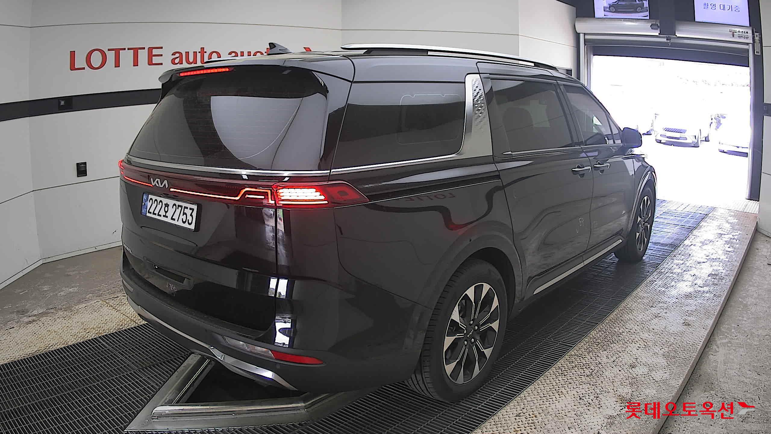 Kia Carnival - 5