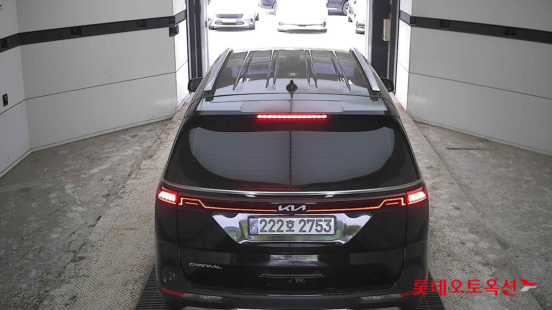 Kia Carnival - 17