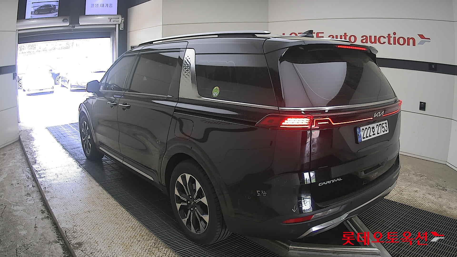 Kia Carnival - 4