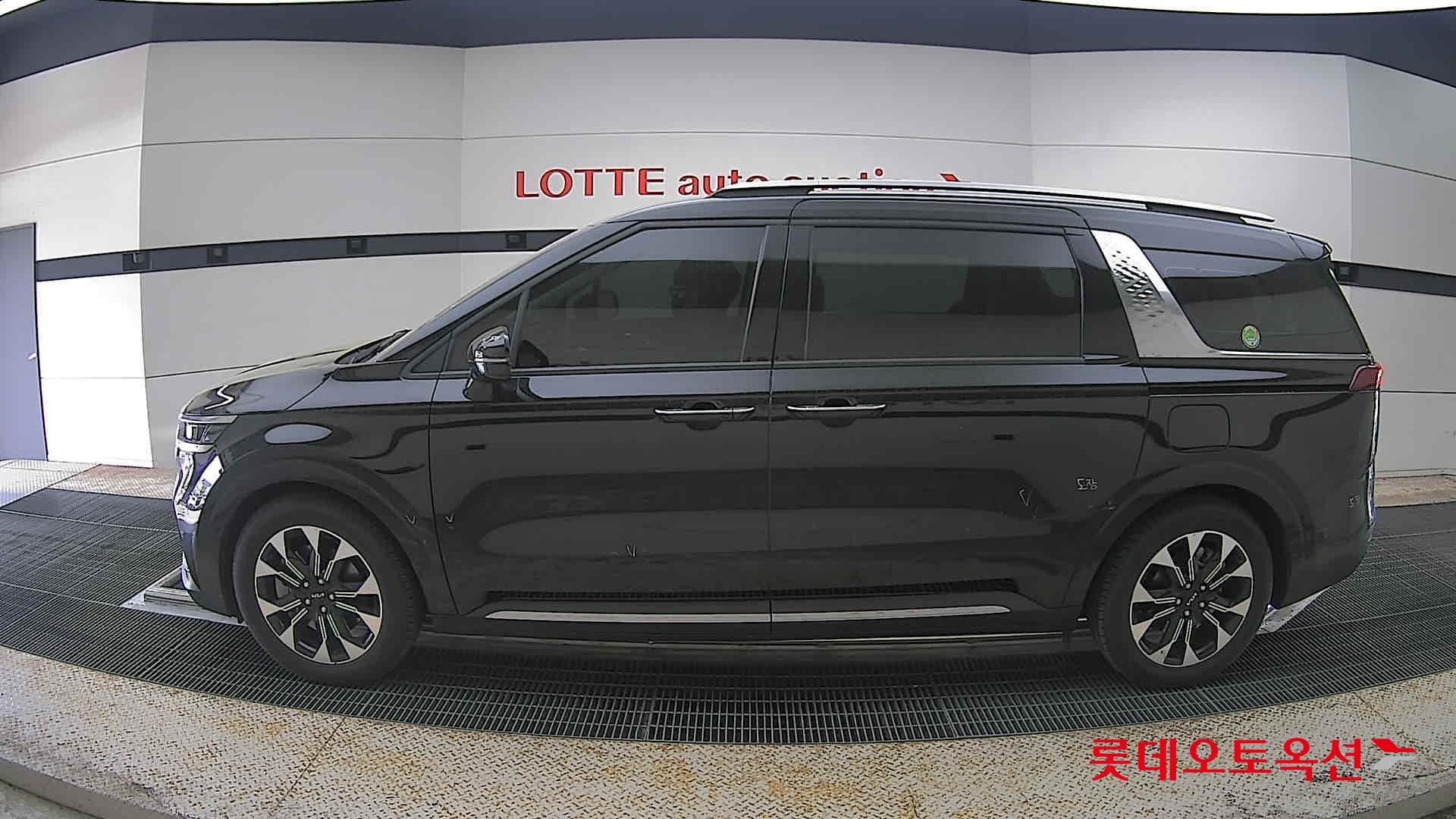 Kia Carnival - 13