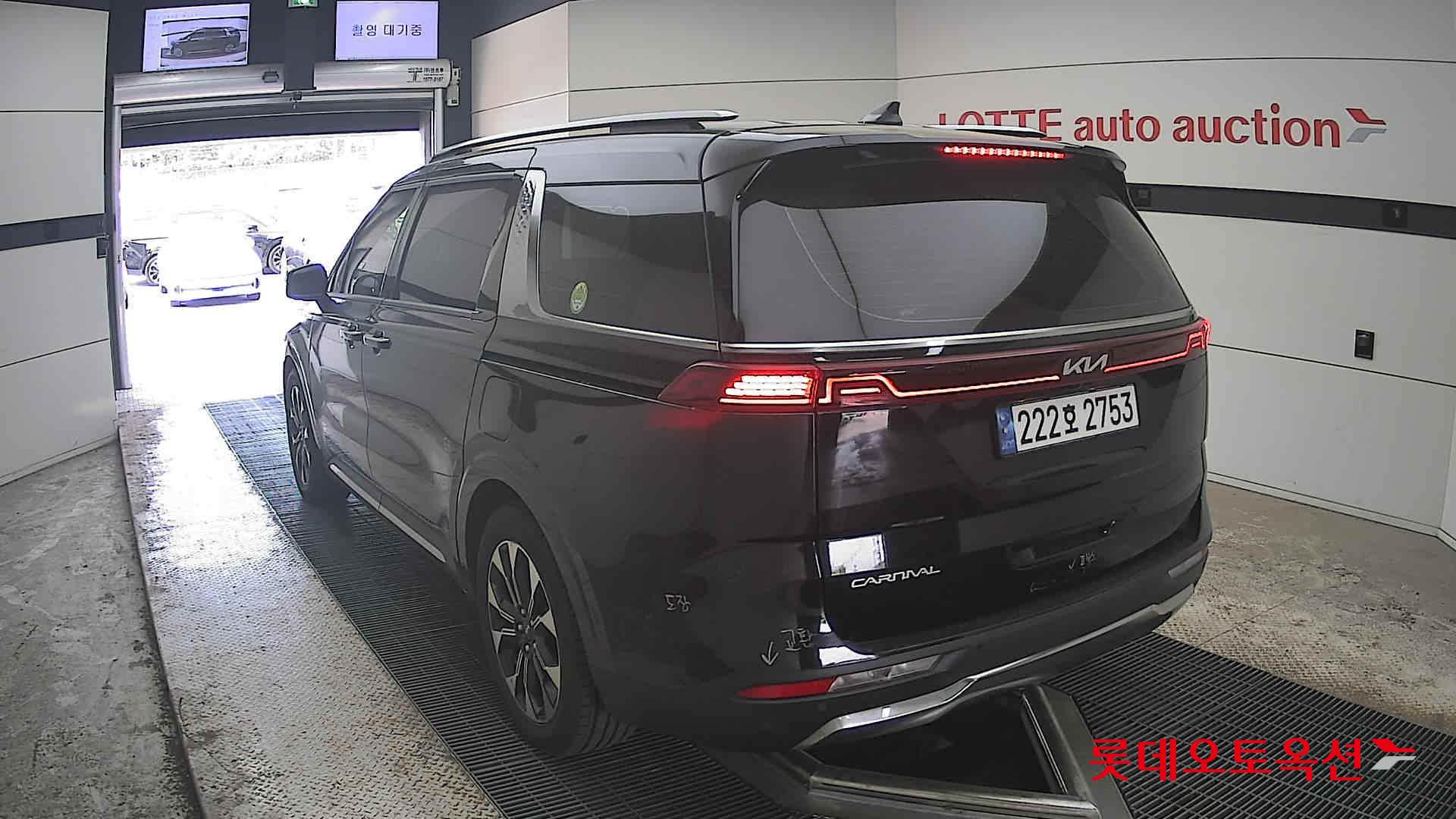 Kia Carnival - 16