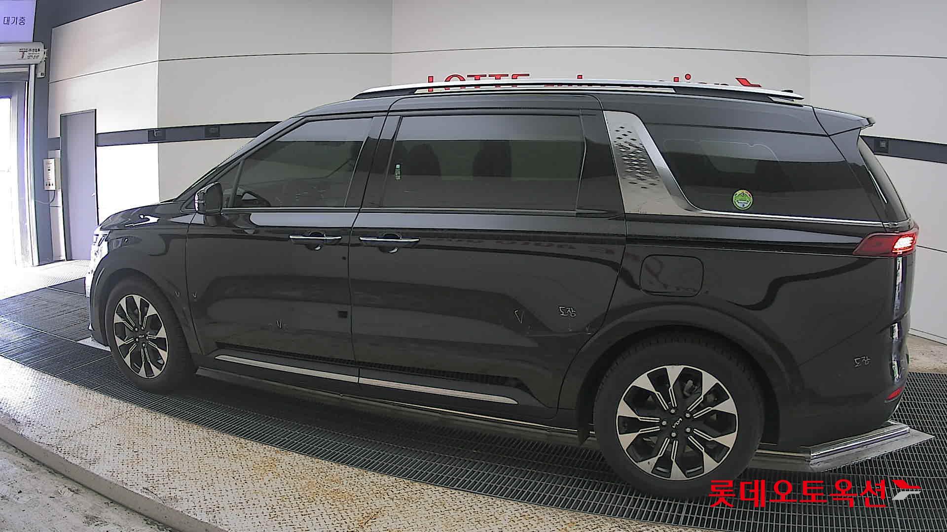Kia Carnival - 14