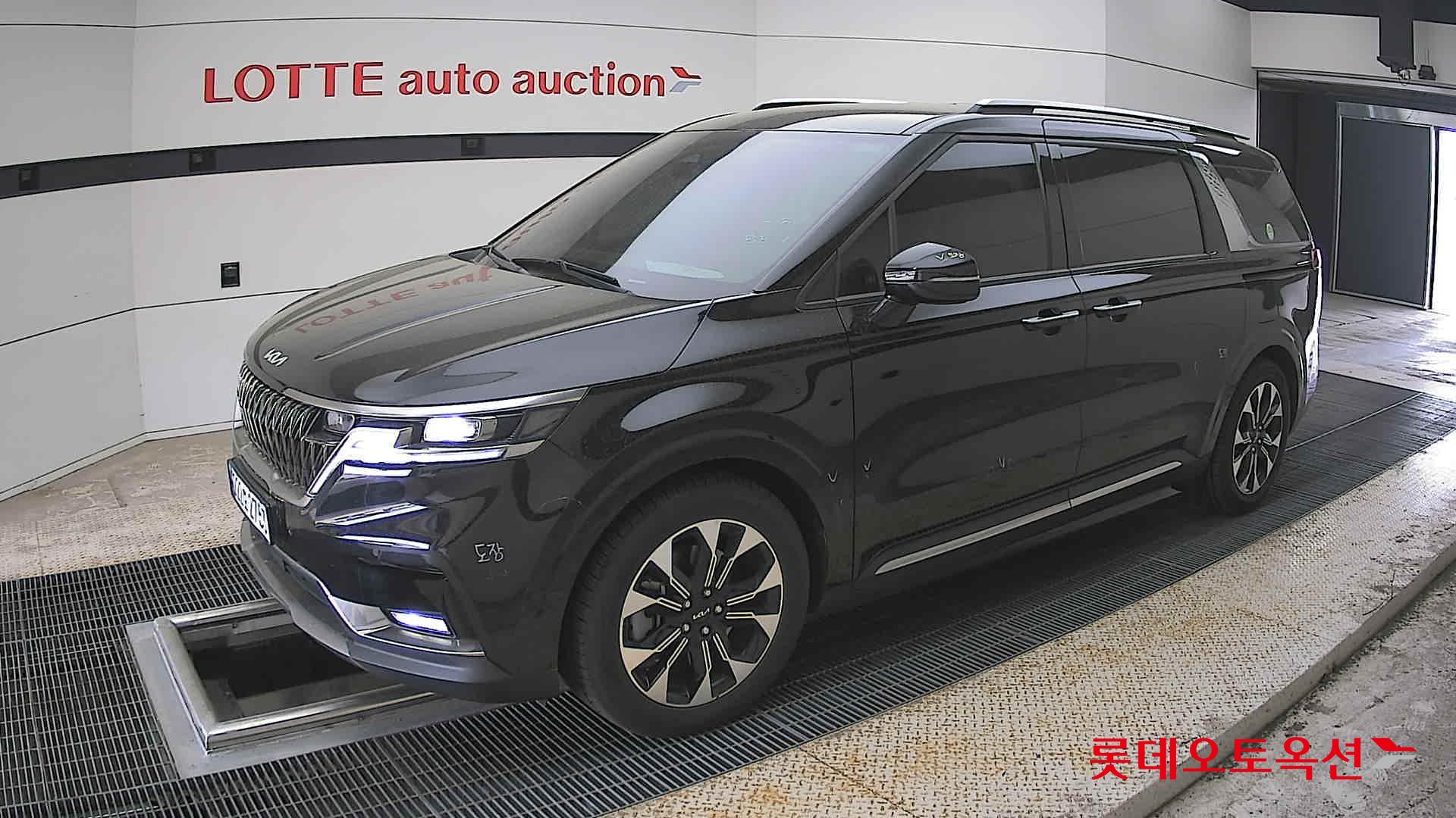 Kia Carnival - 11