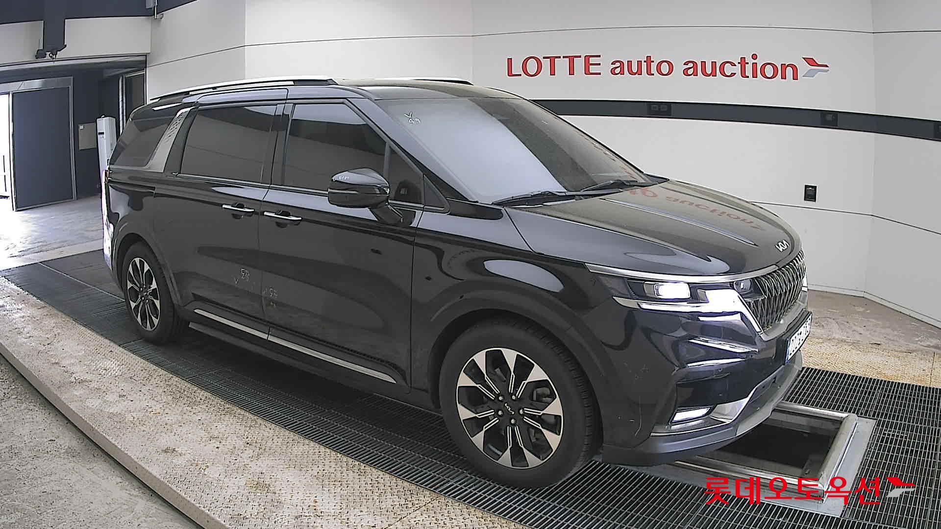 Kia Carnival - 23
