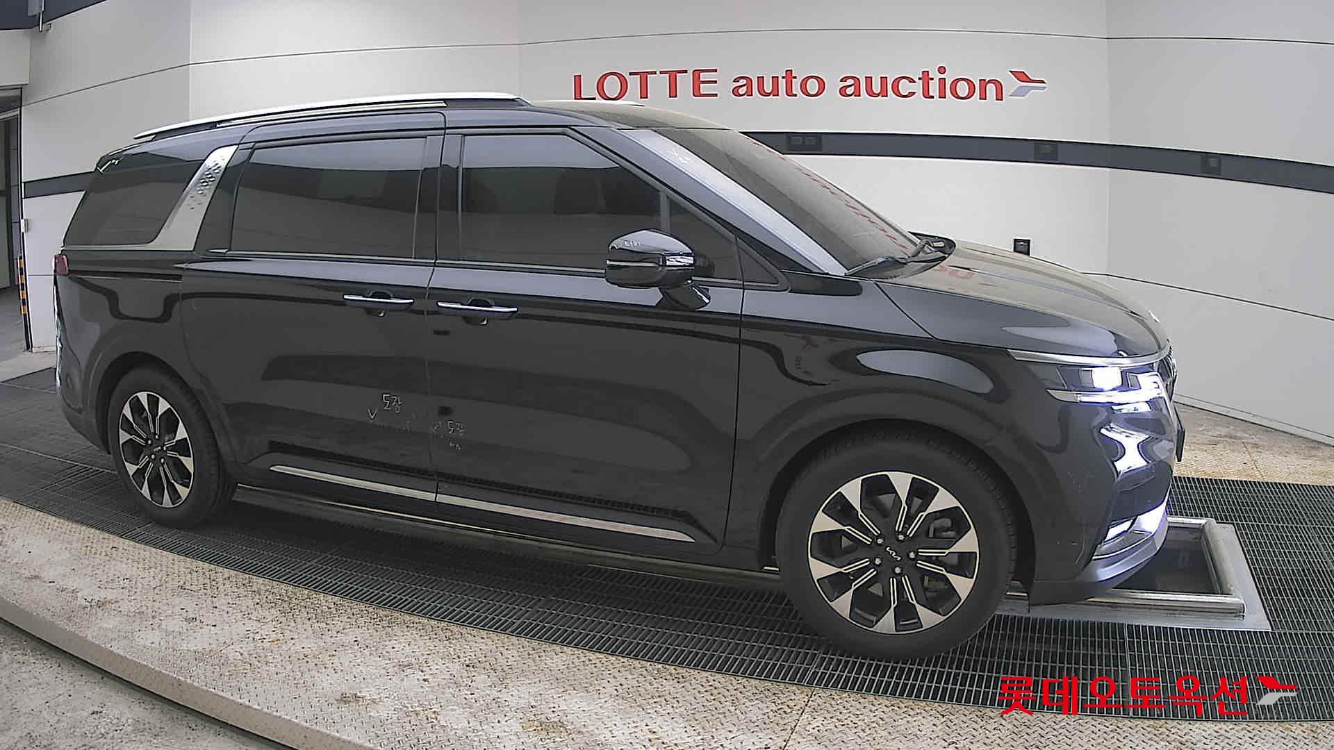 Kia Carnival - 22