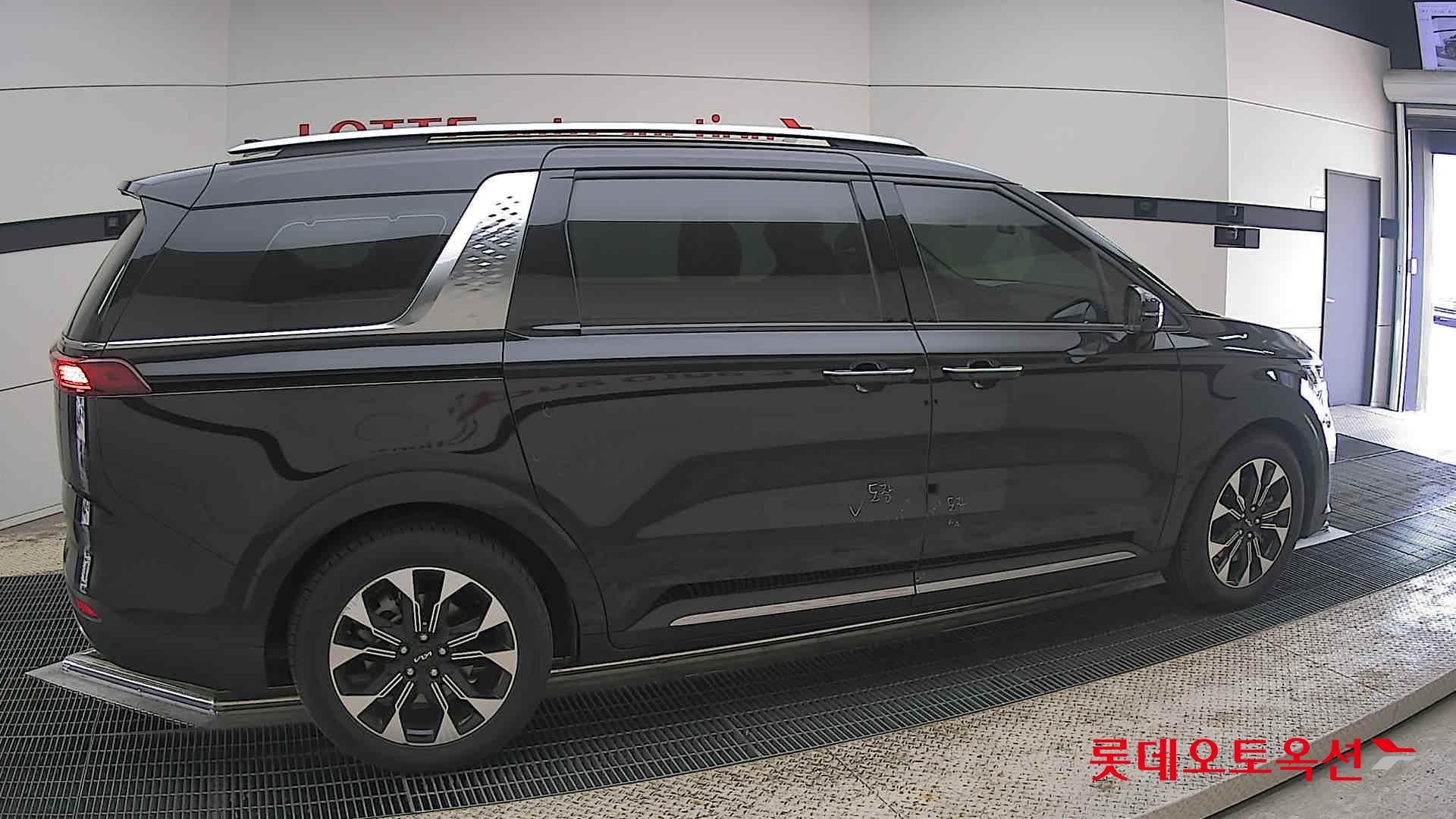 Kia Carnival - 20