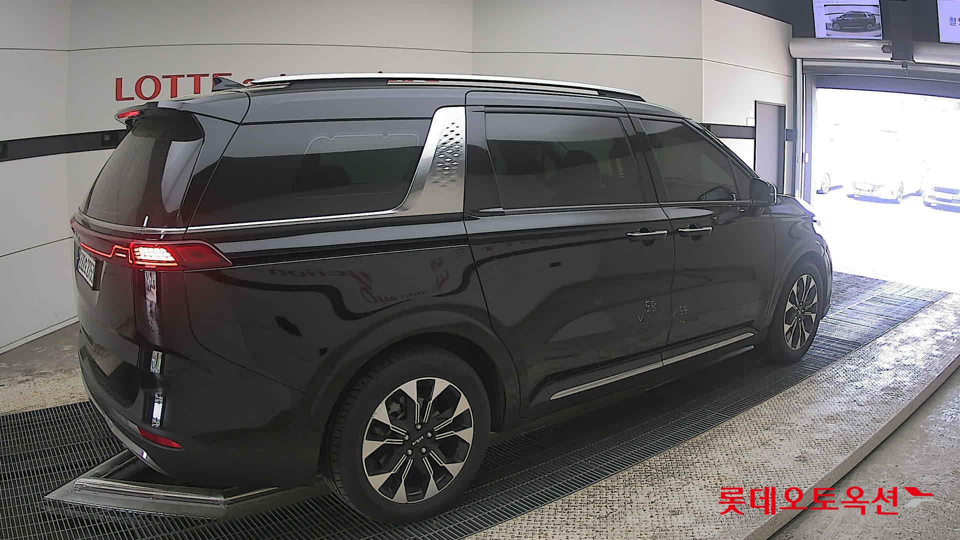 Kia Carnival - 19