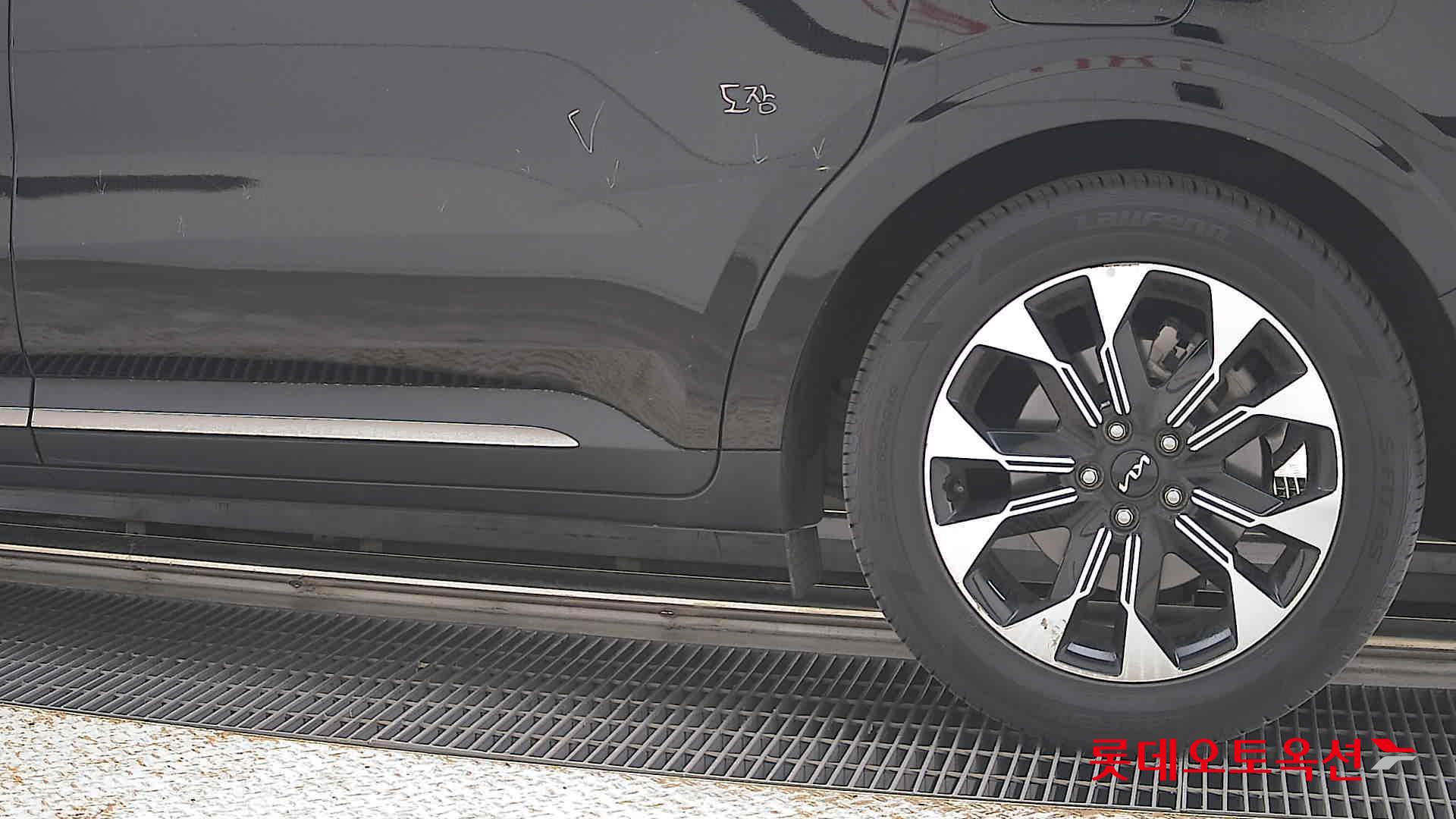 Kia Carnival - 26