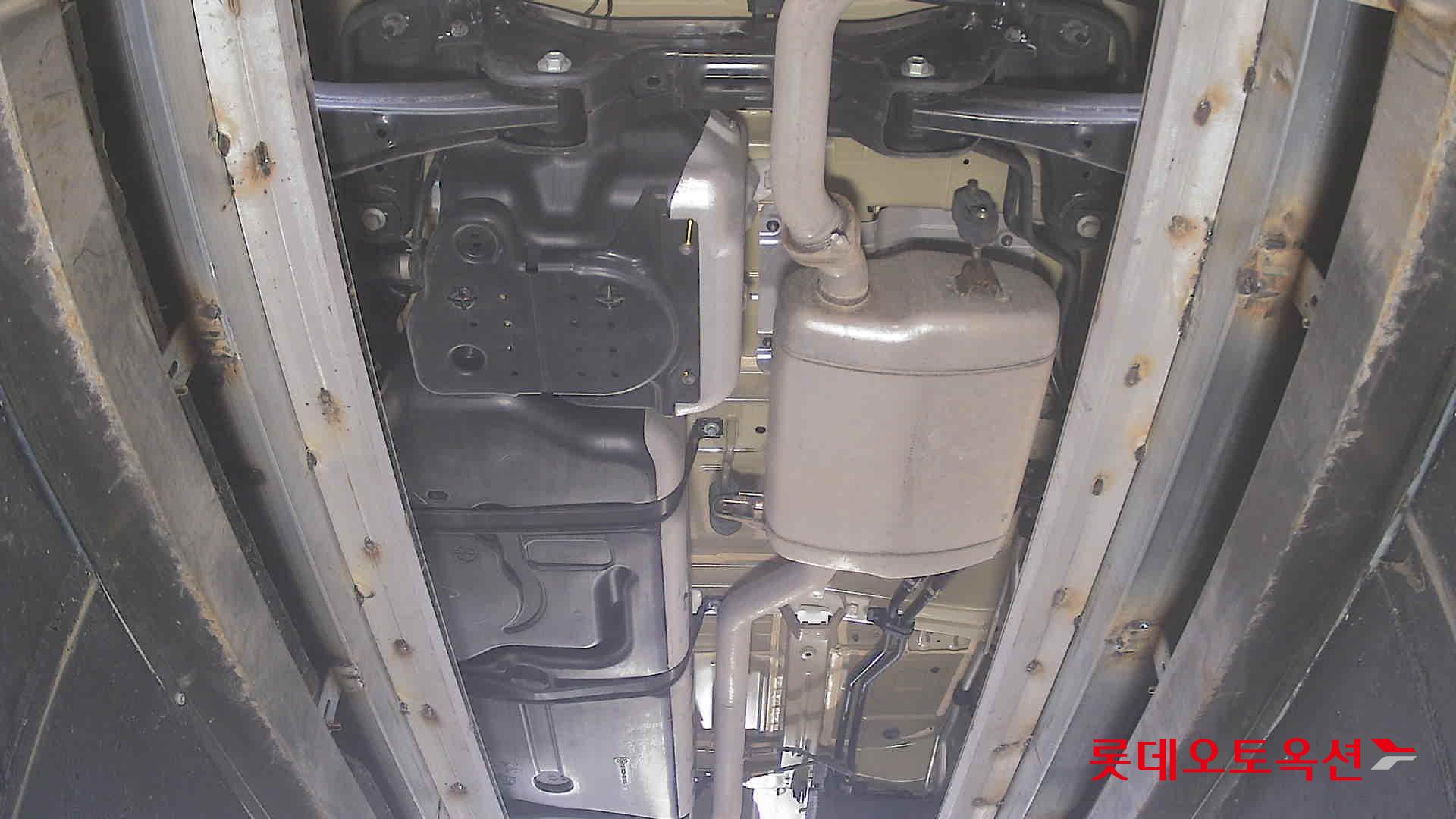 Kia Carnival - 2