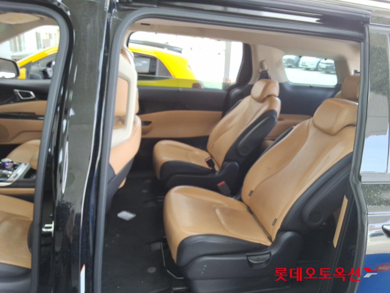 Kia Carnival - 37