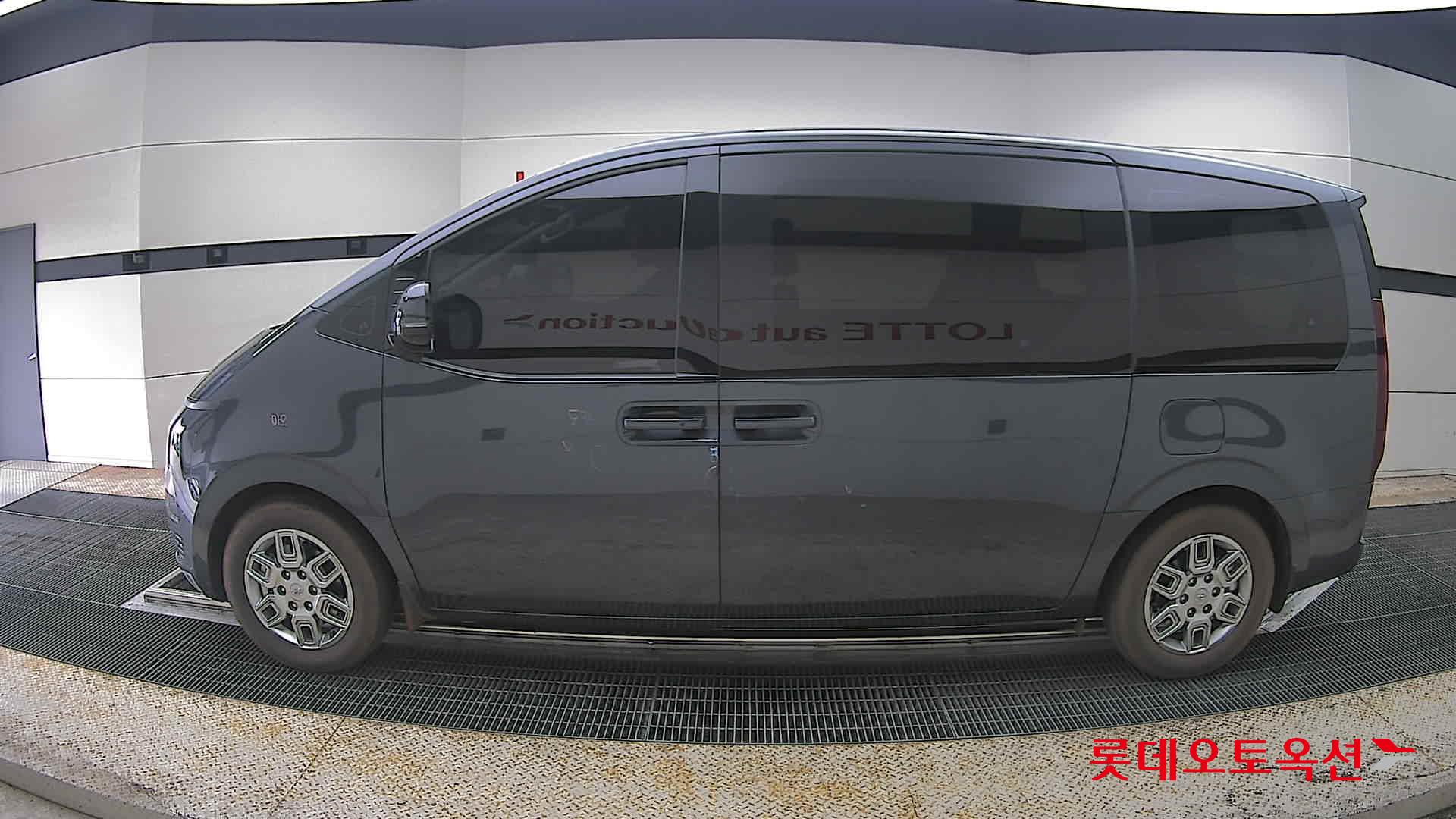 Hyundai Staria 2023 - Image 13