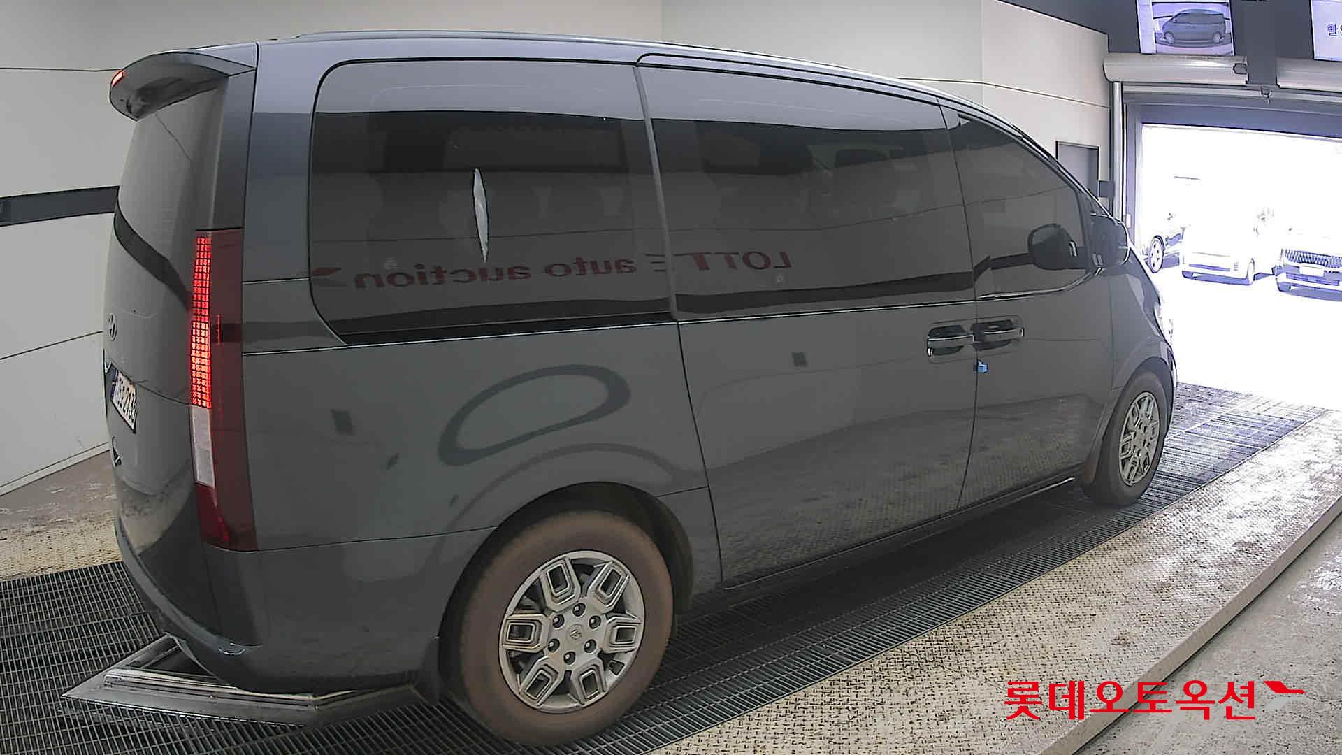 Hyundai Staria 2023 - Image 19