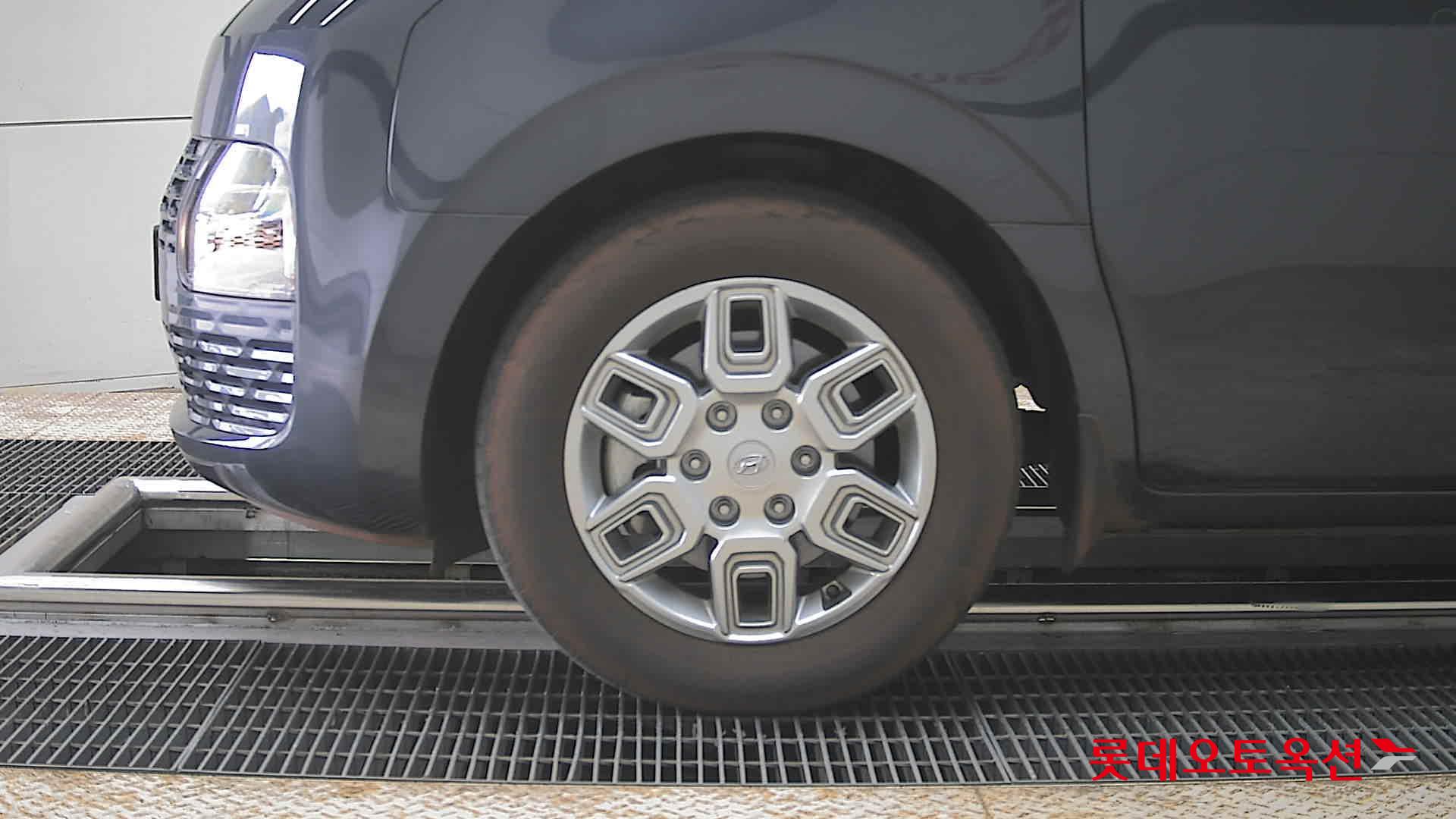 Hyundai Staria 2023 - Image 25