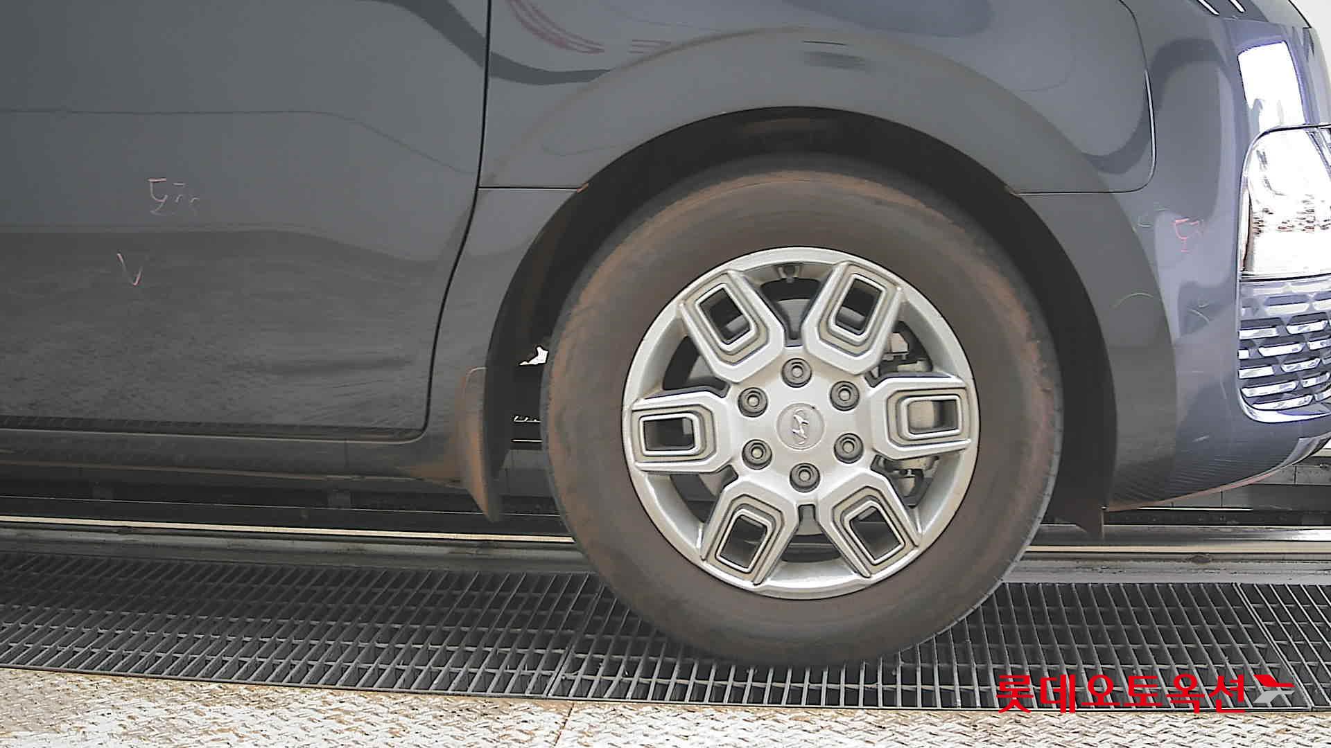 Hyundai Staria 2023 - Image 27