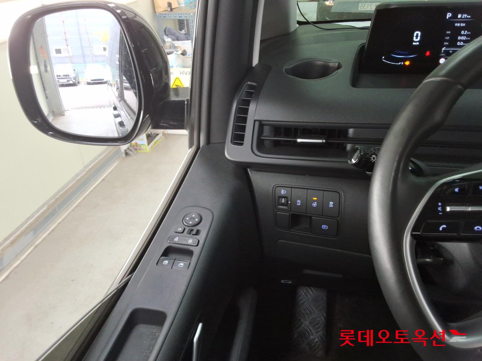Hyundai Staria 2023 - Image 29