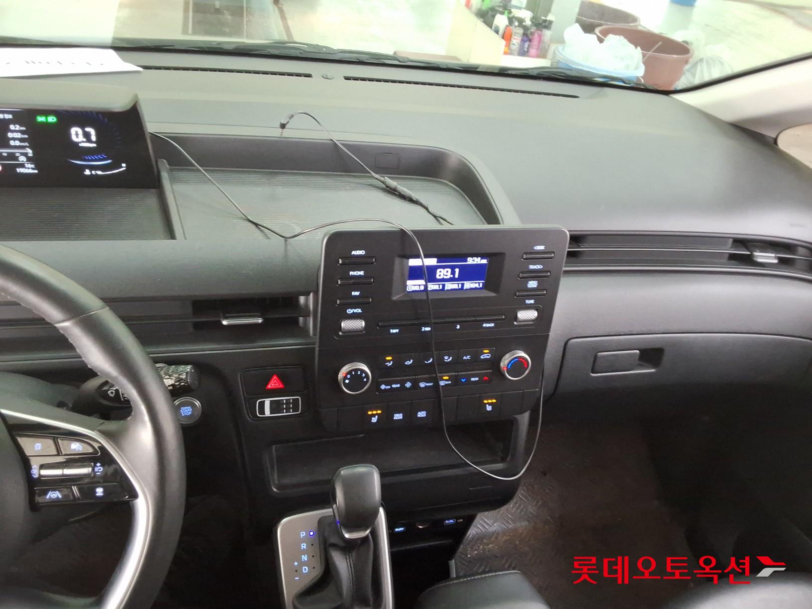 Hyundai Staria 2023 - Image 31