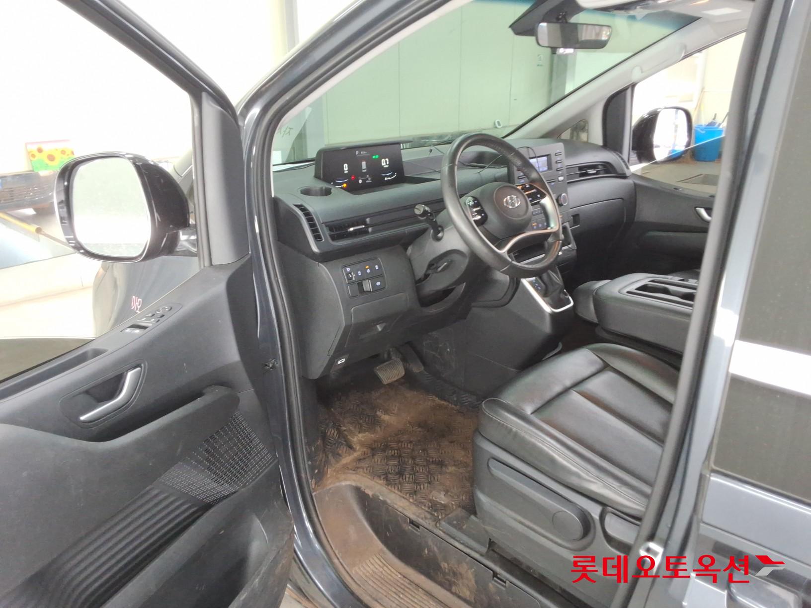 Hyundai Staria 2023 - Image 36