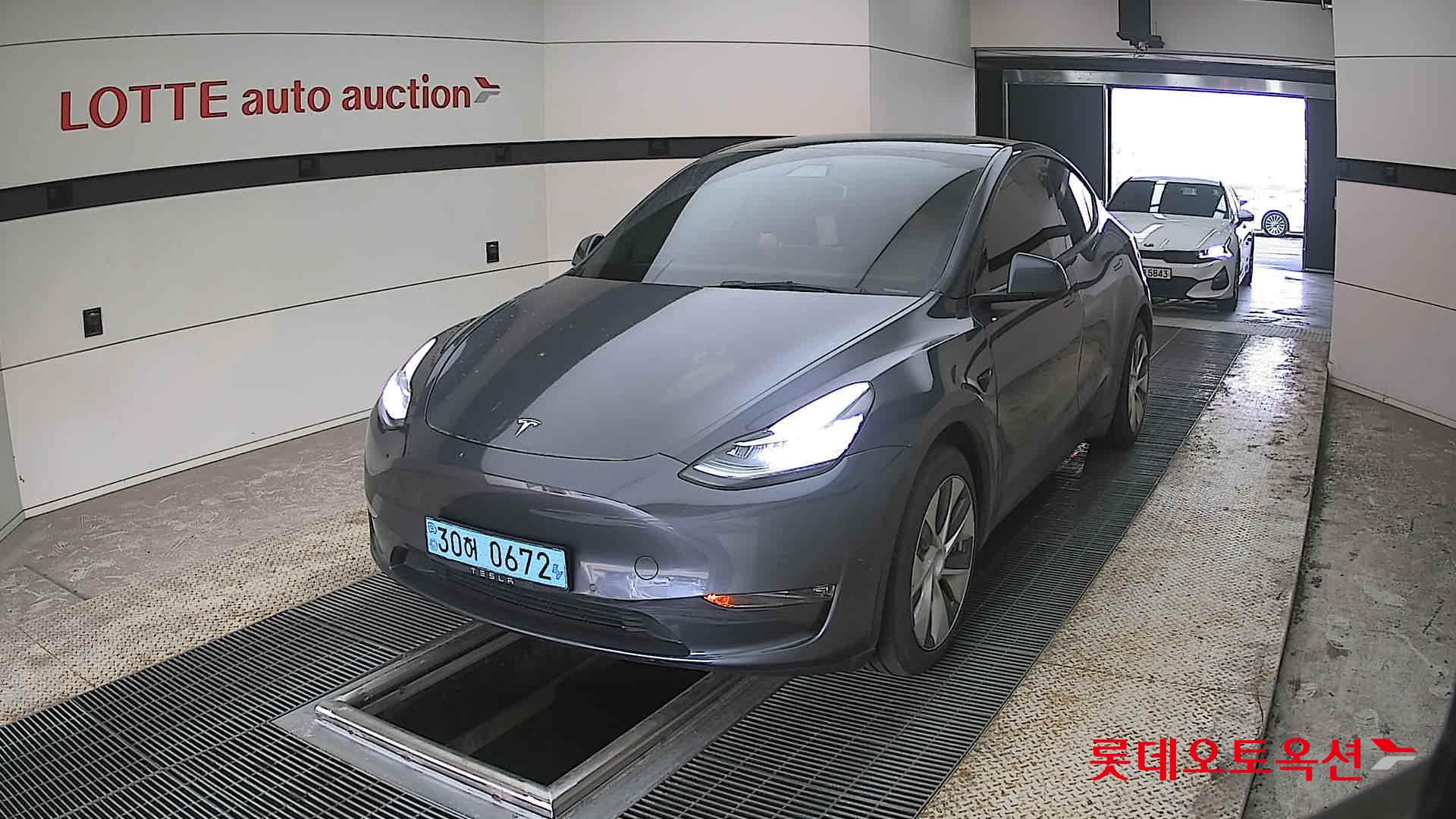 TESLA Model Y - 10