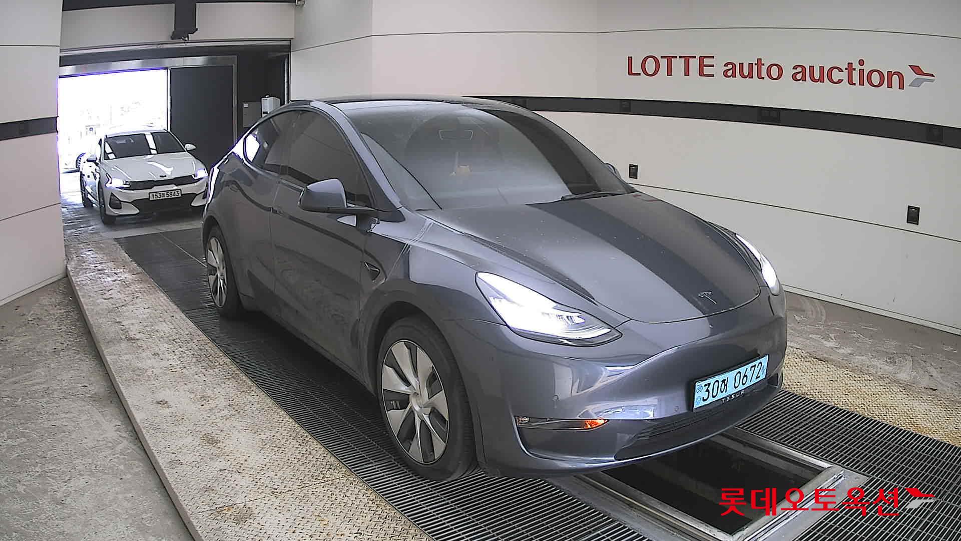 TESLA Model Y - 6