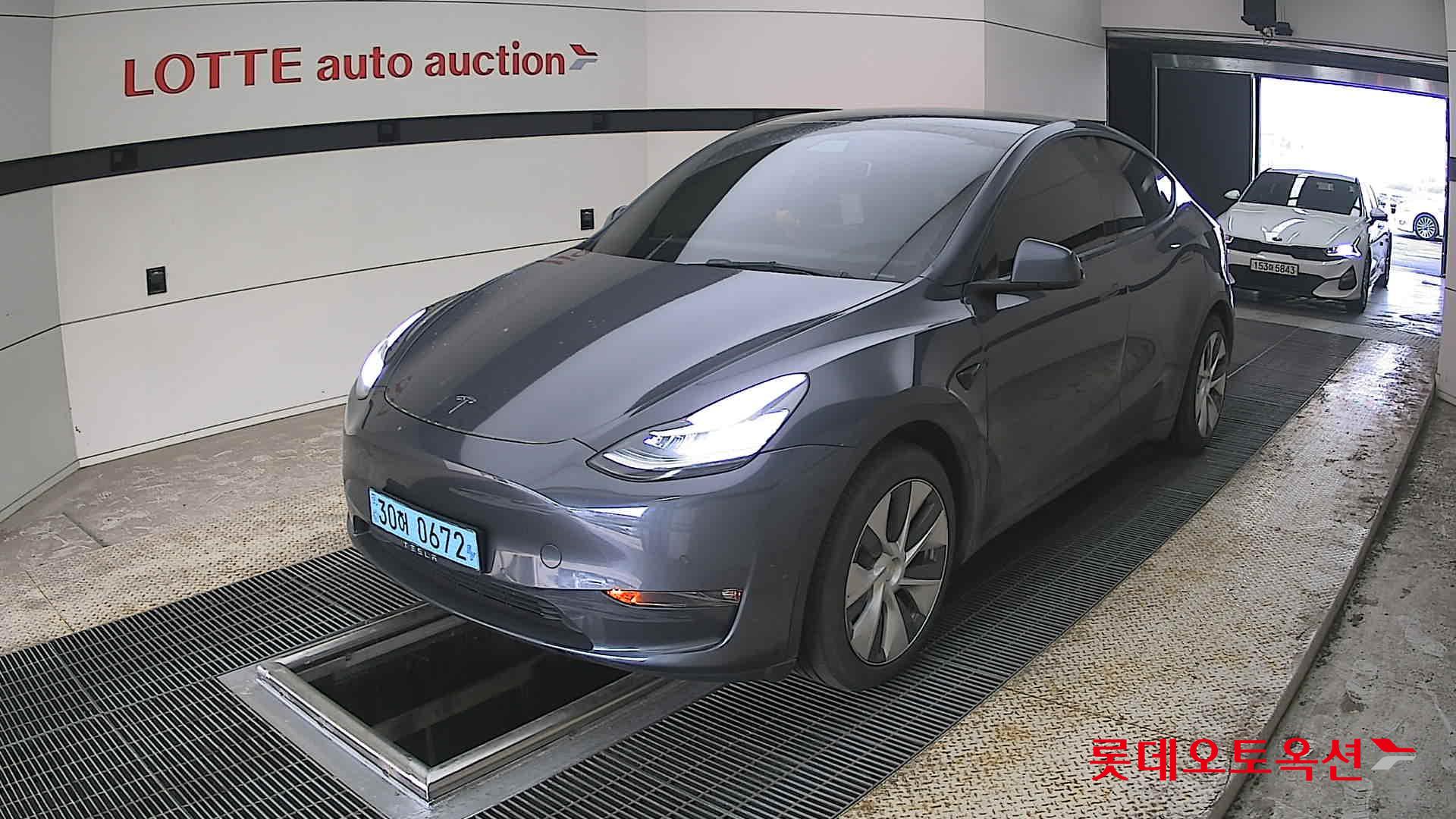 TESLA Model Y - 3