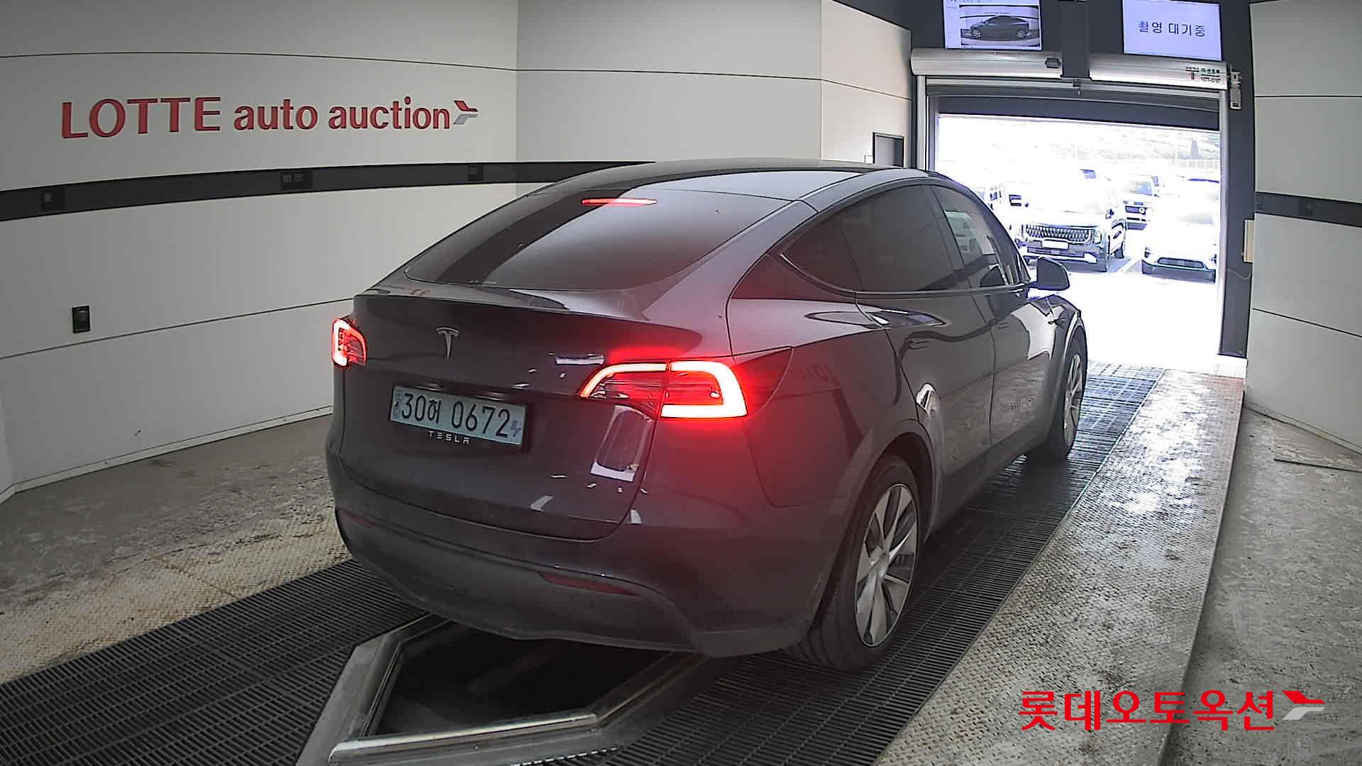 TESLA Model Y - 18