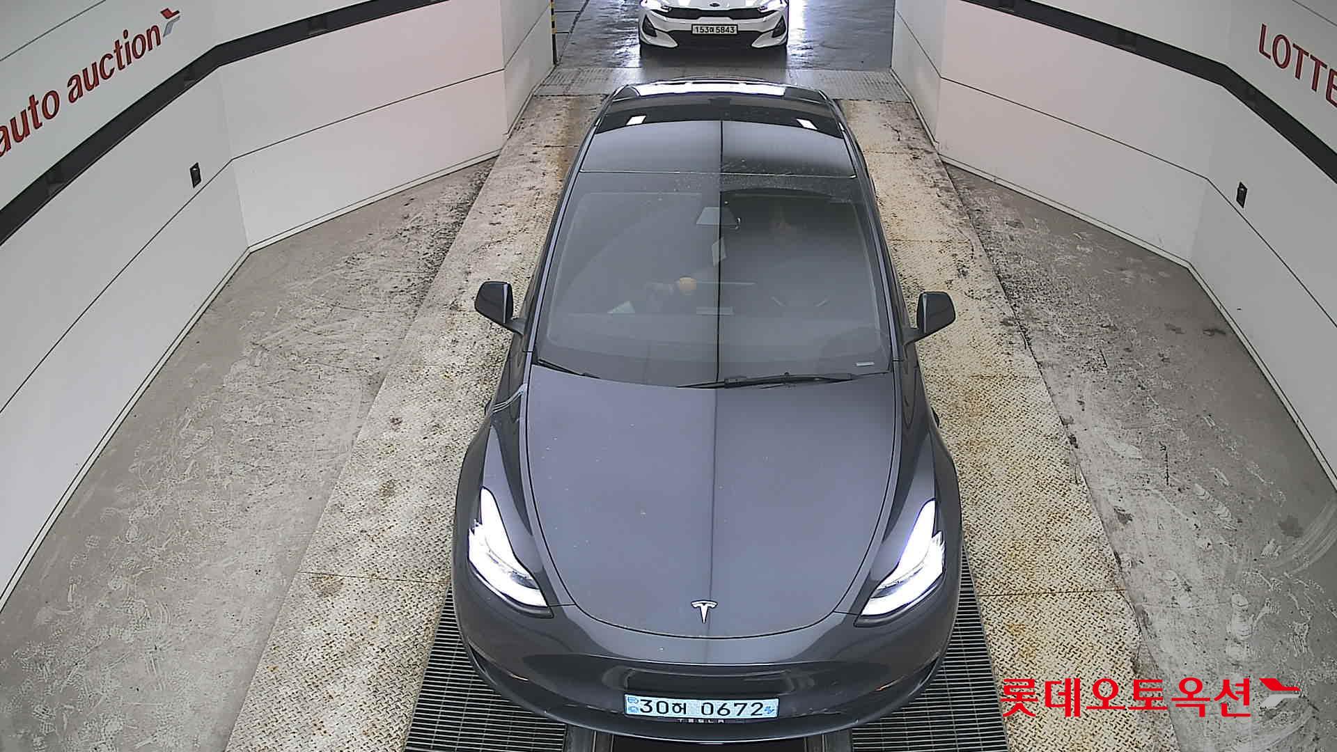TESLA Model Y - 7