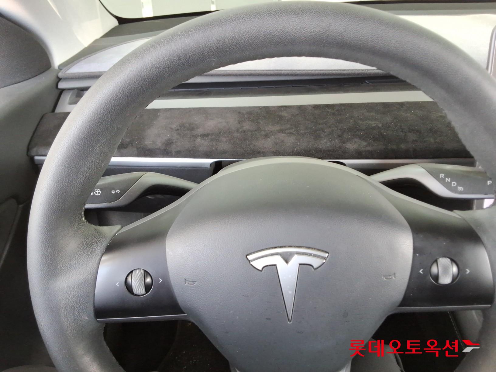 TESLA Model Y - 30