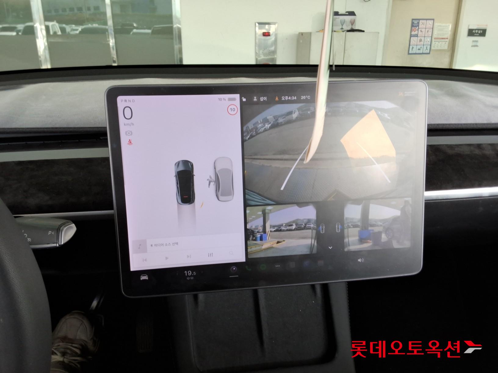 TESLA Model Y - 33