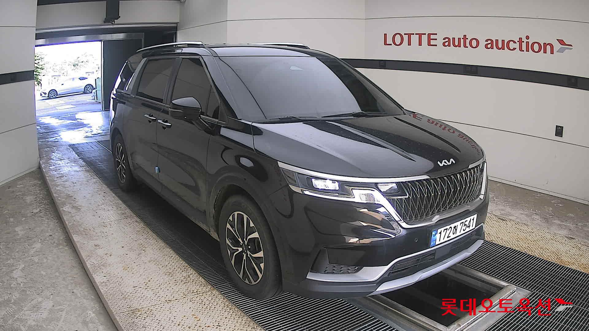 2023 - kia carnival