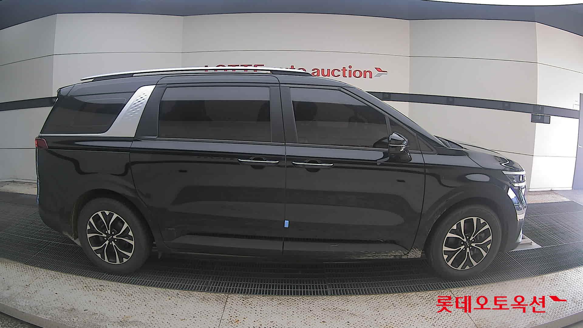 2023 - kia carnival
