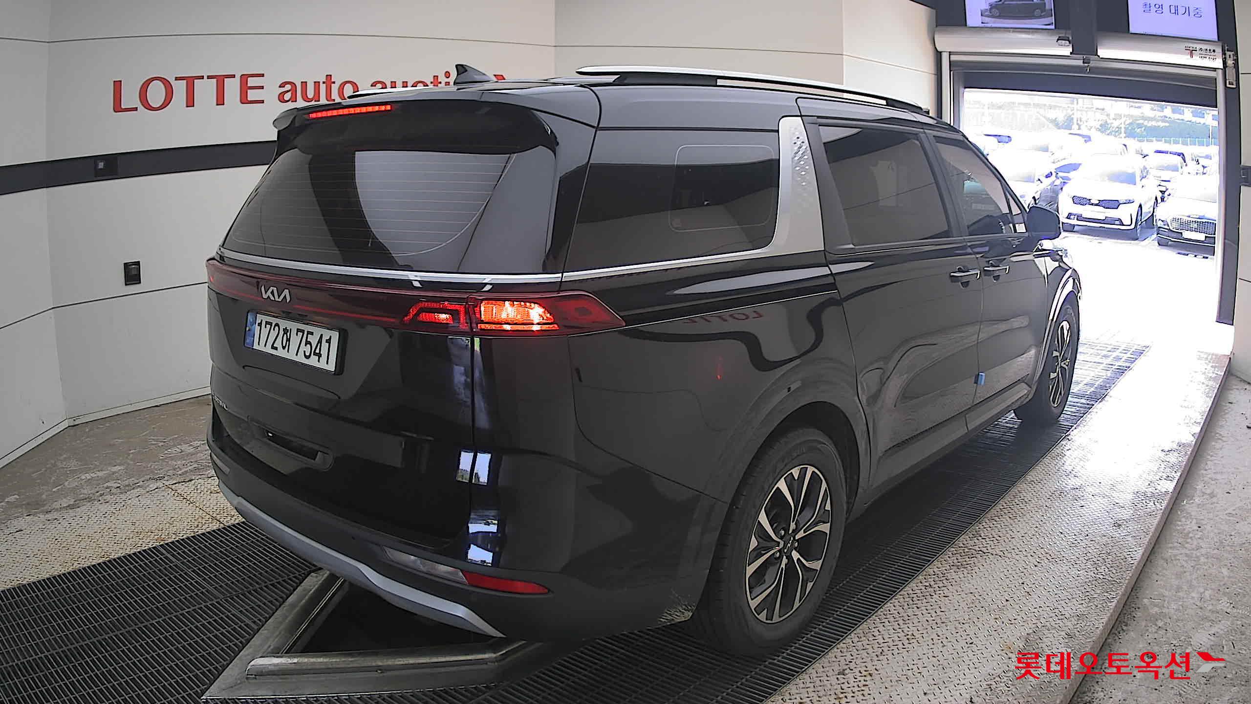 2023 - kia carnival