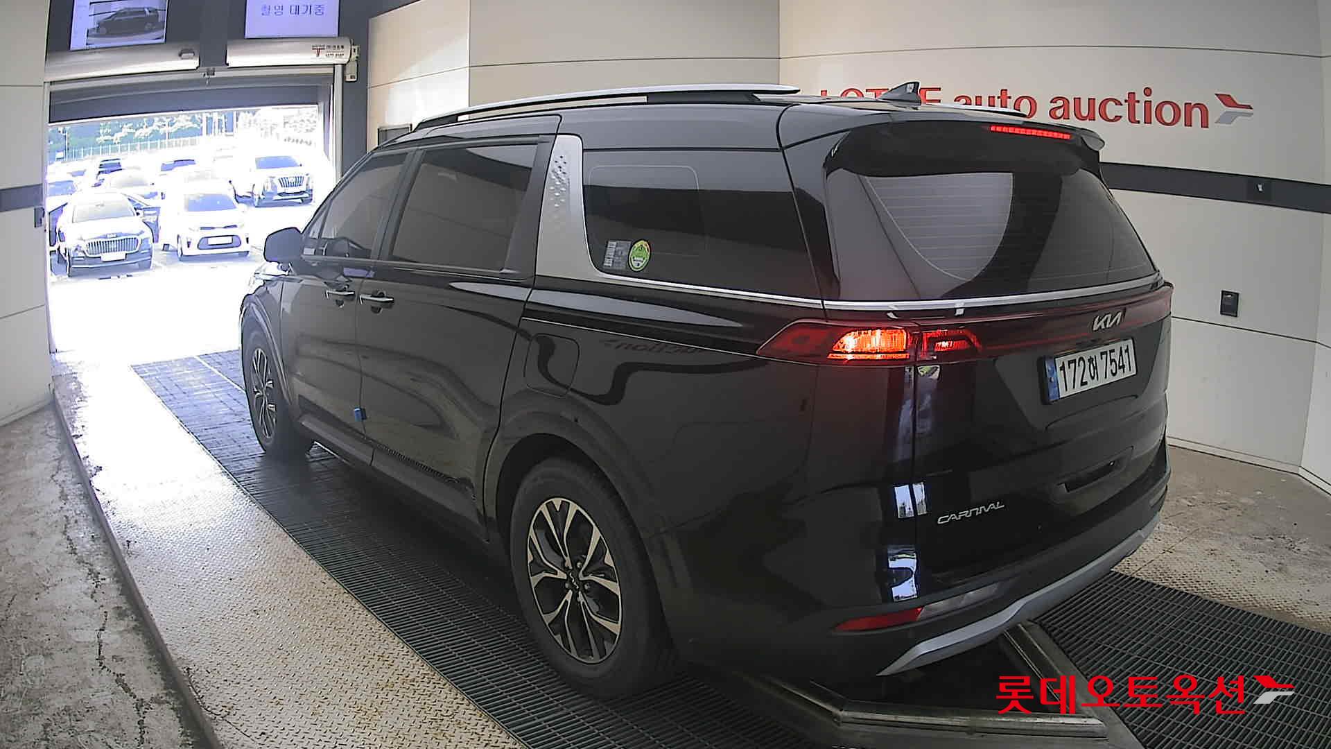 2023 - kia carnival