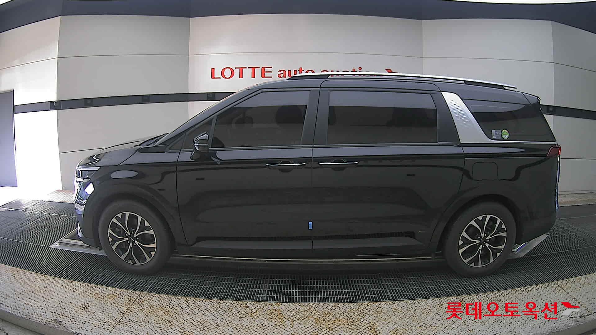 2023 - kia carnival