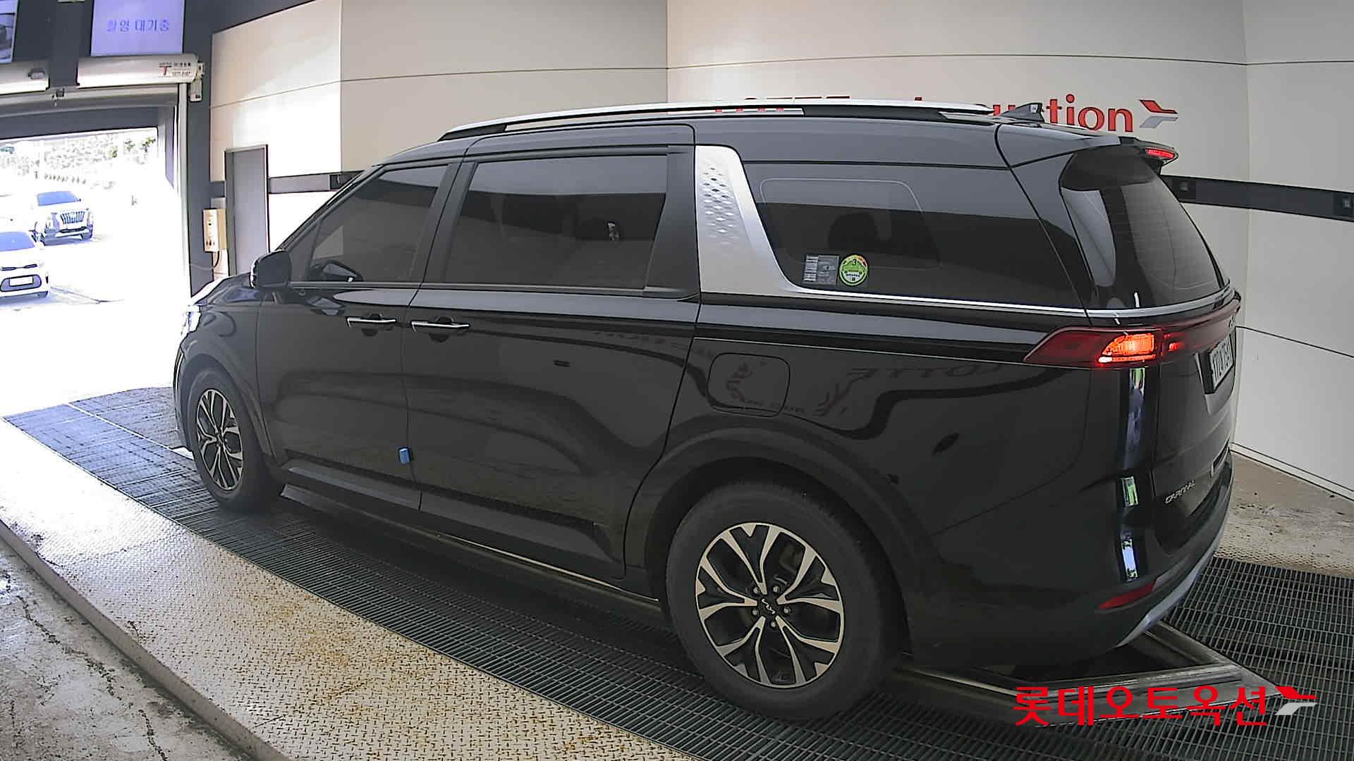 2023 - kia carnival