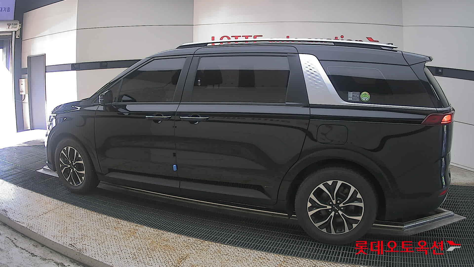 2023 - kia carnival