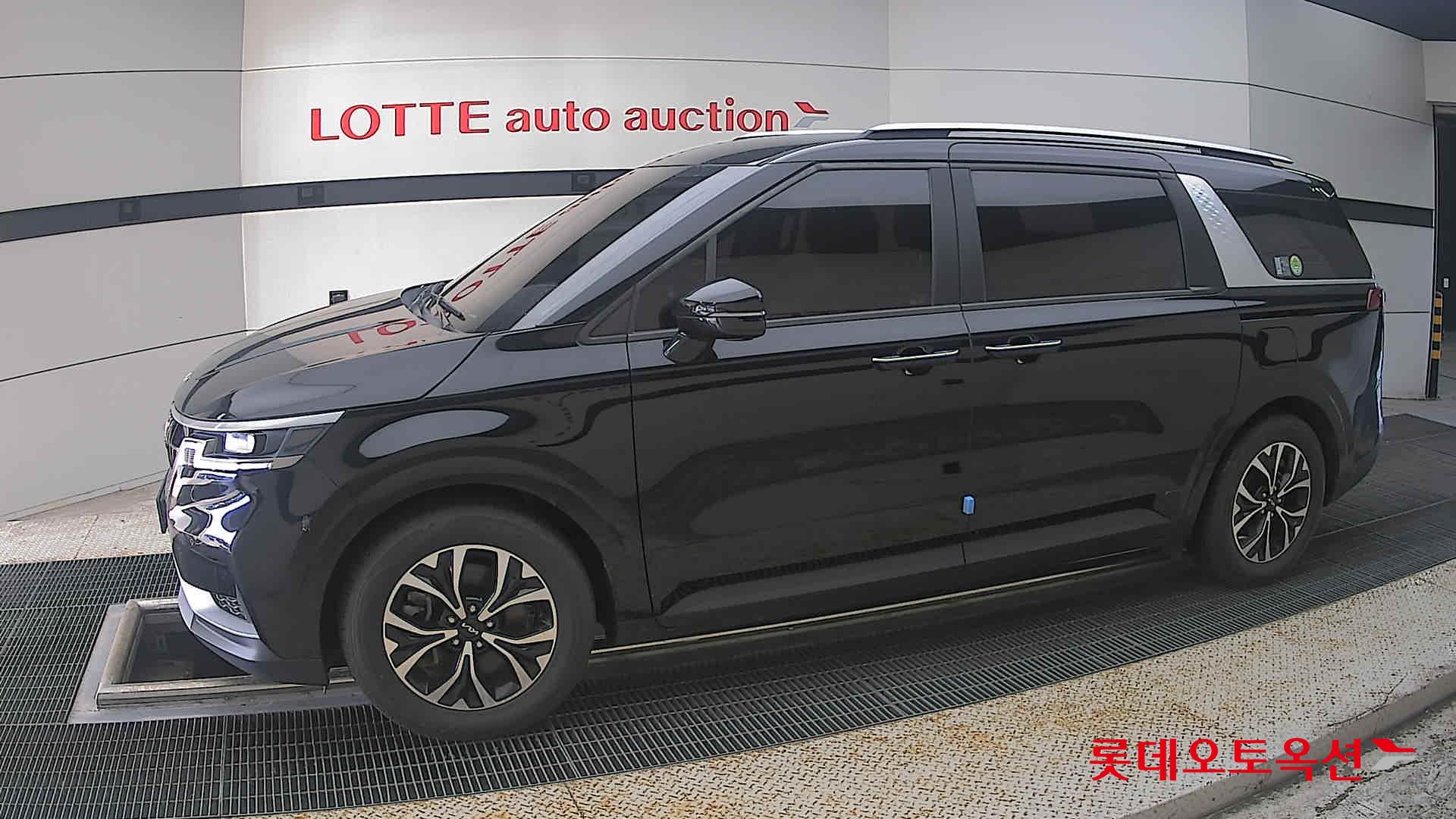 2023 - kia carnival
