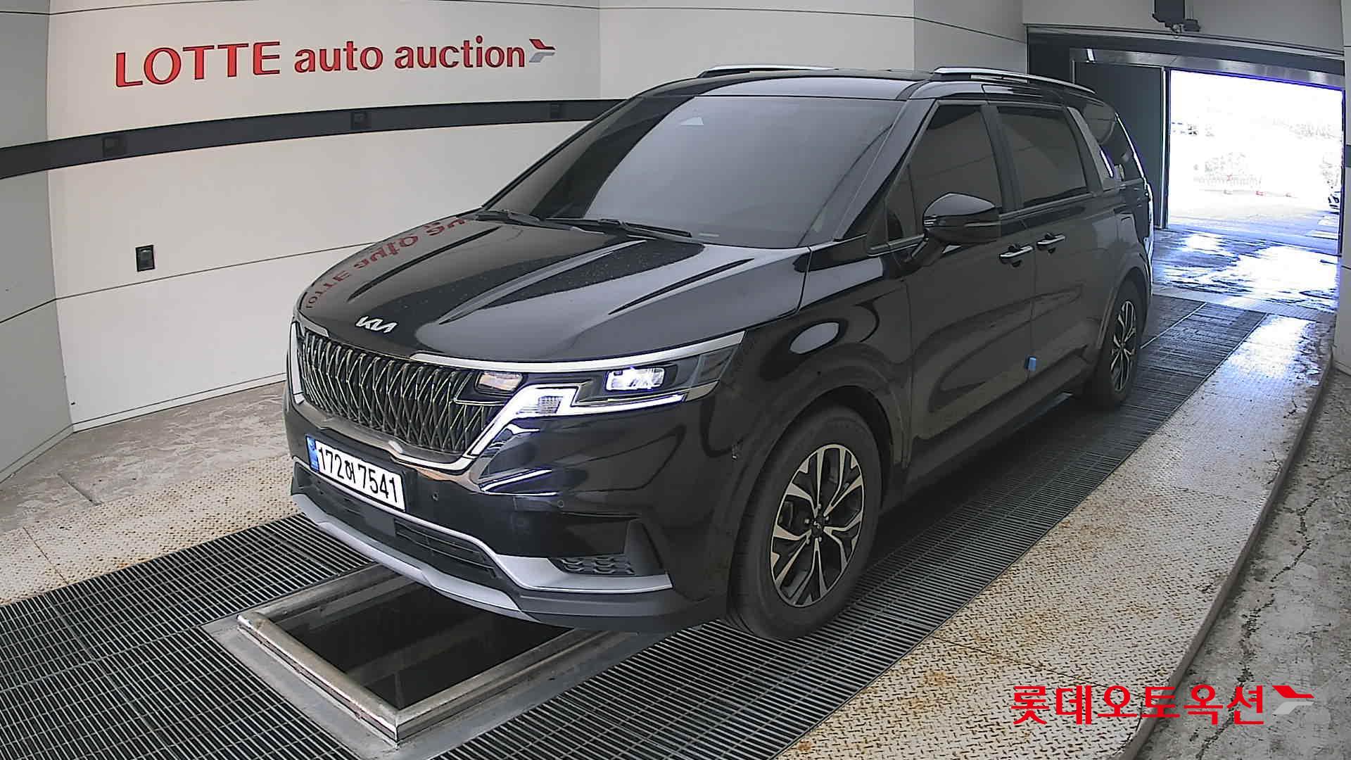 2023 - kia carnival