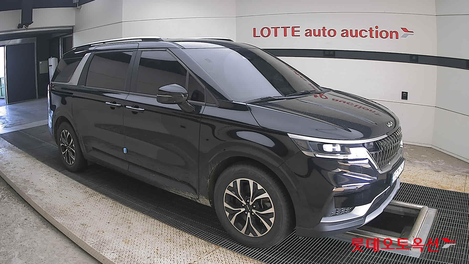 2023 - kia carnival