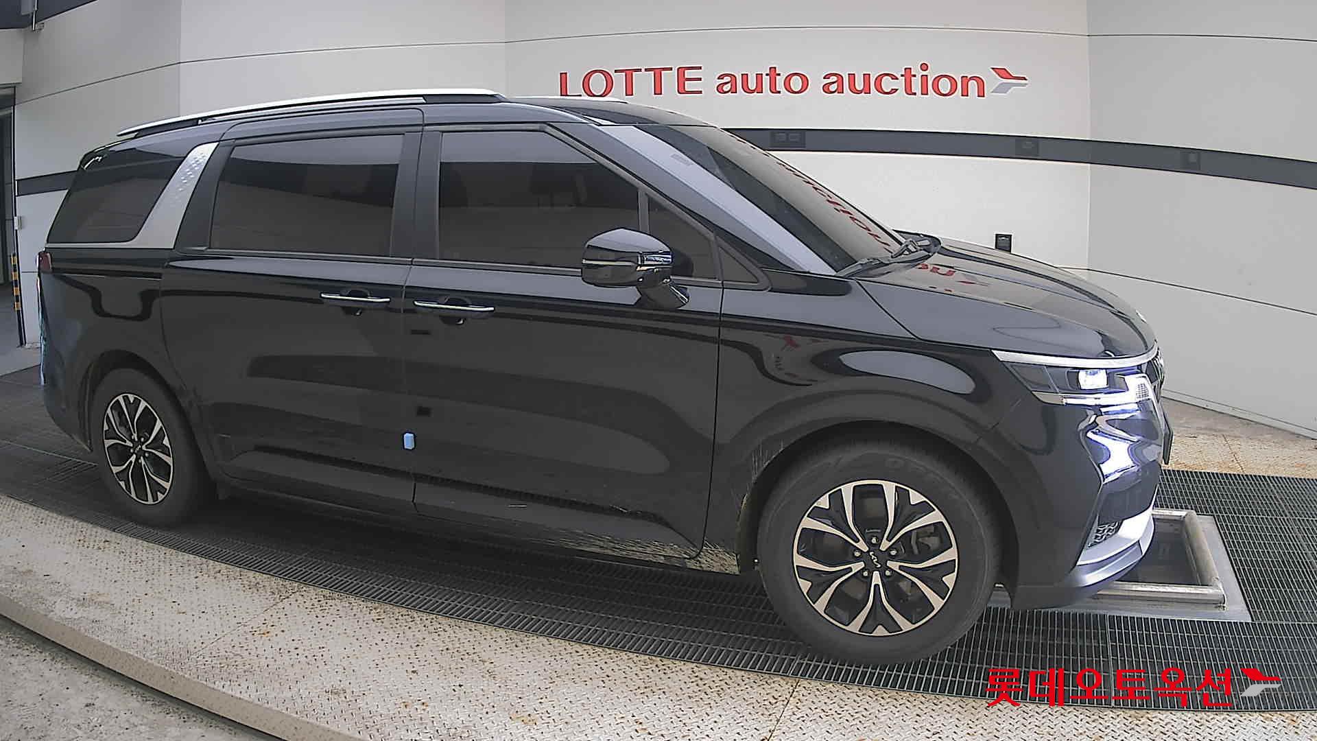 2023 - kia carnival