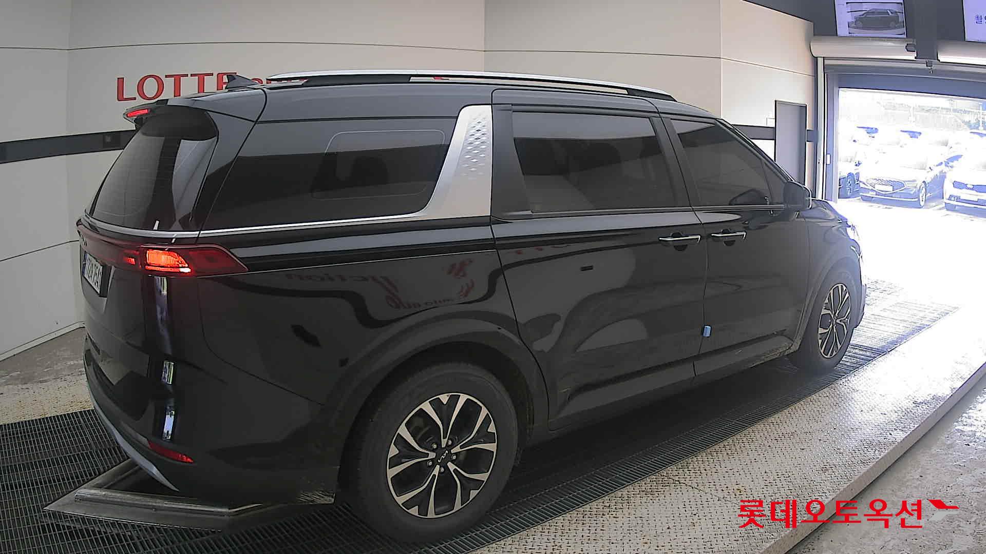 2023 - kia carnival