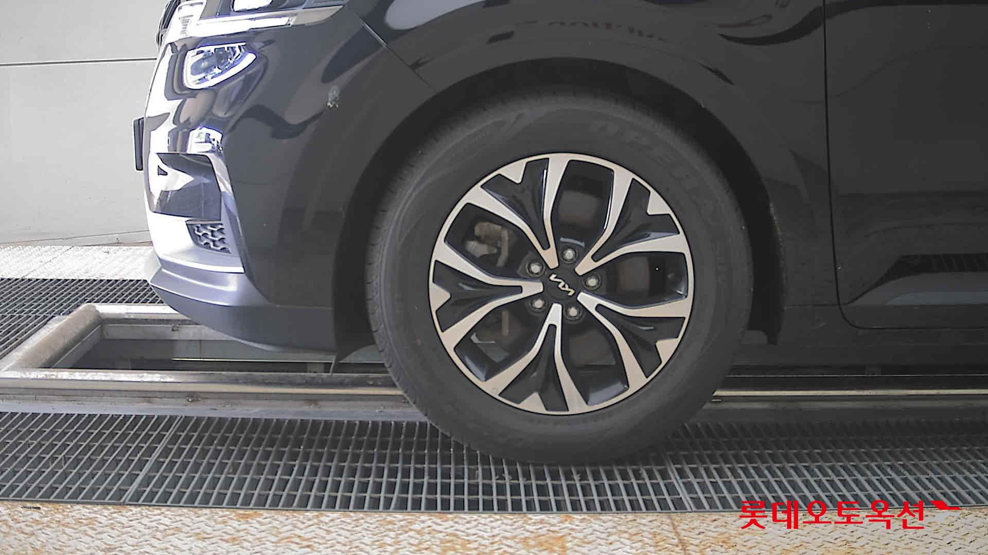 2023 - kia carnival