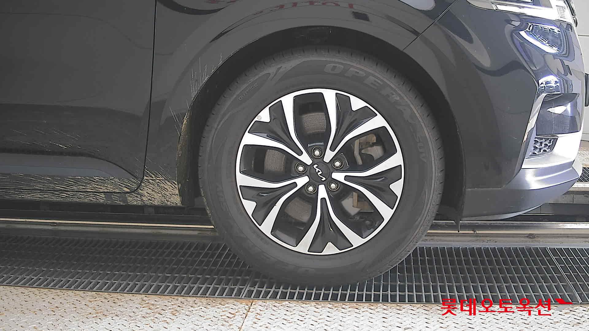 2023 - kia carnival