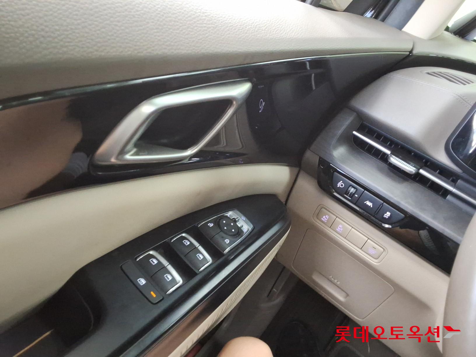 2023 - kia carnival