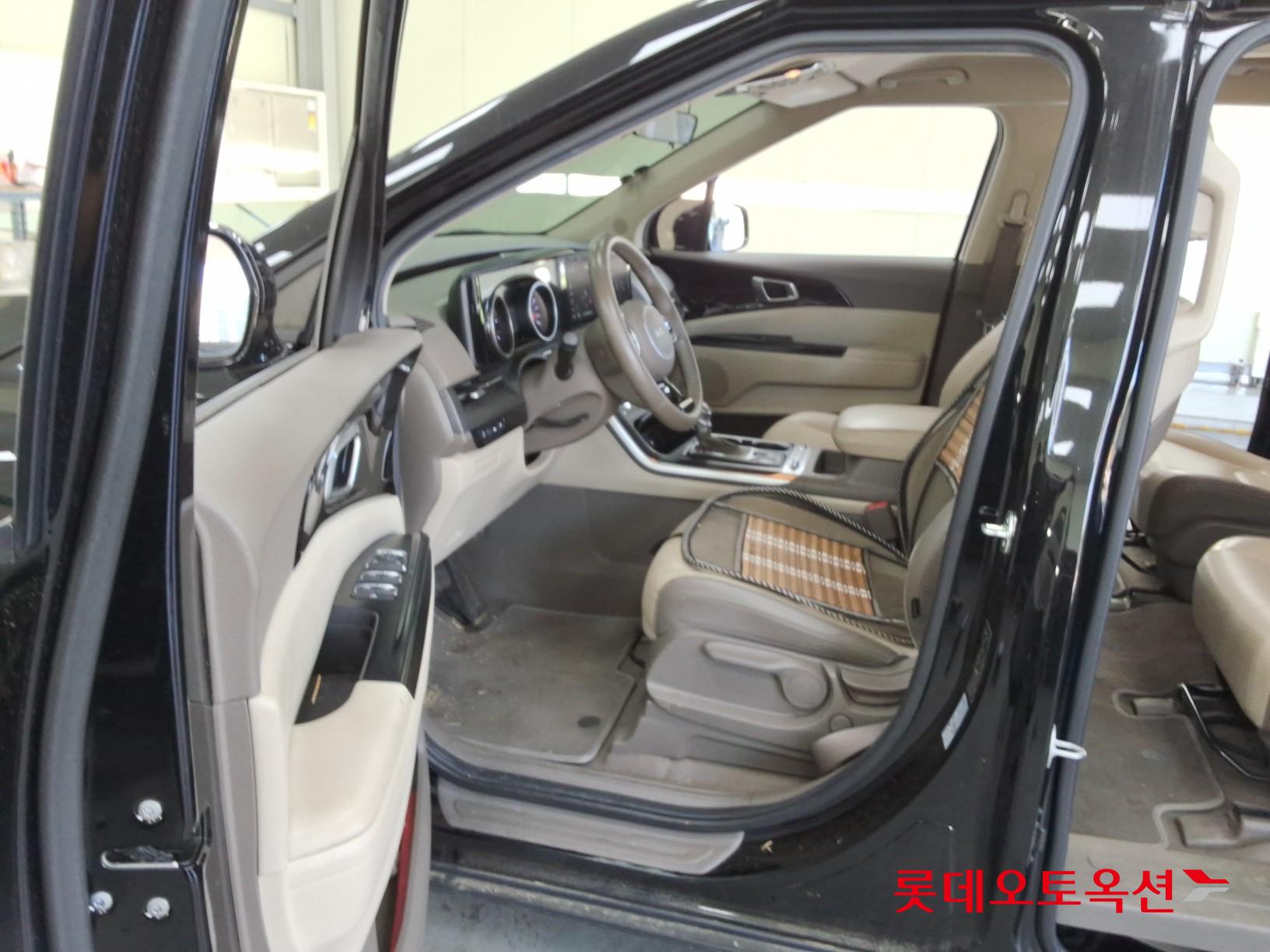 2023 - kia carnival