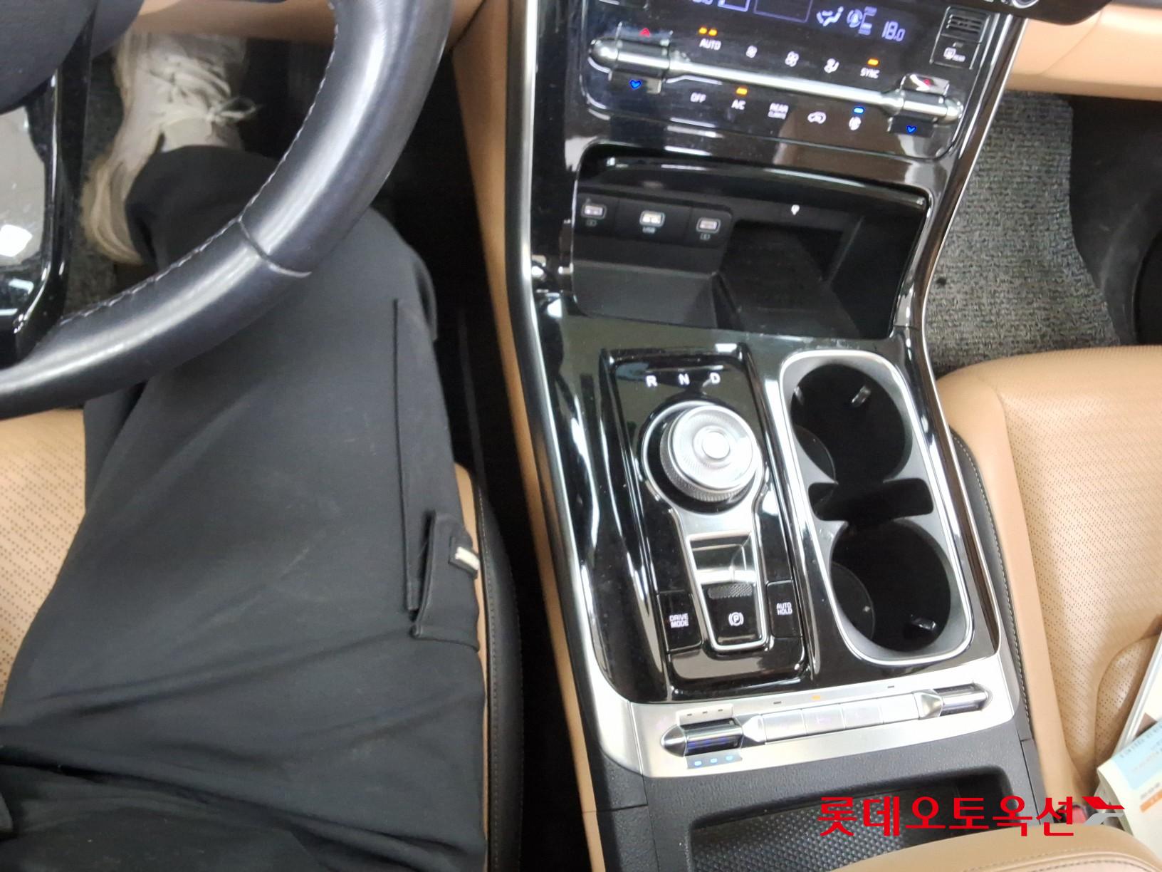 Kia Carnival 2022 - Image 34