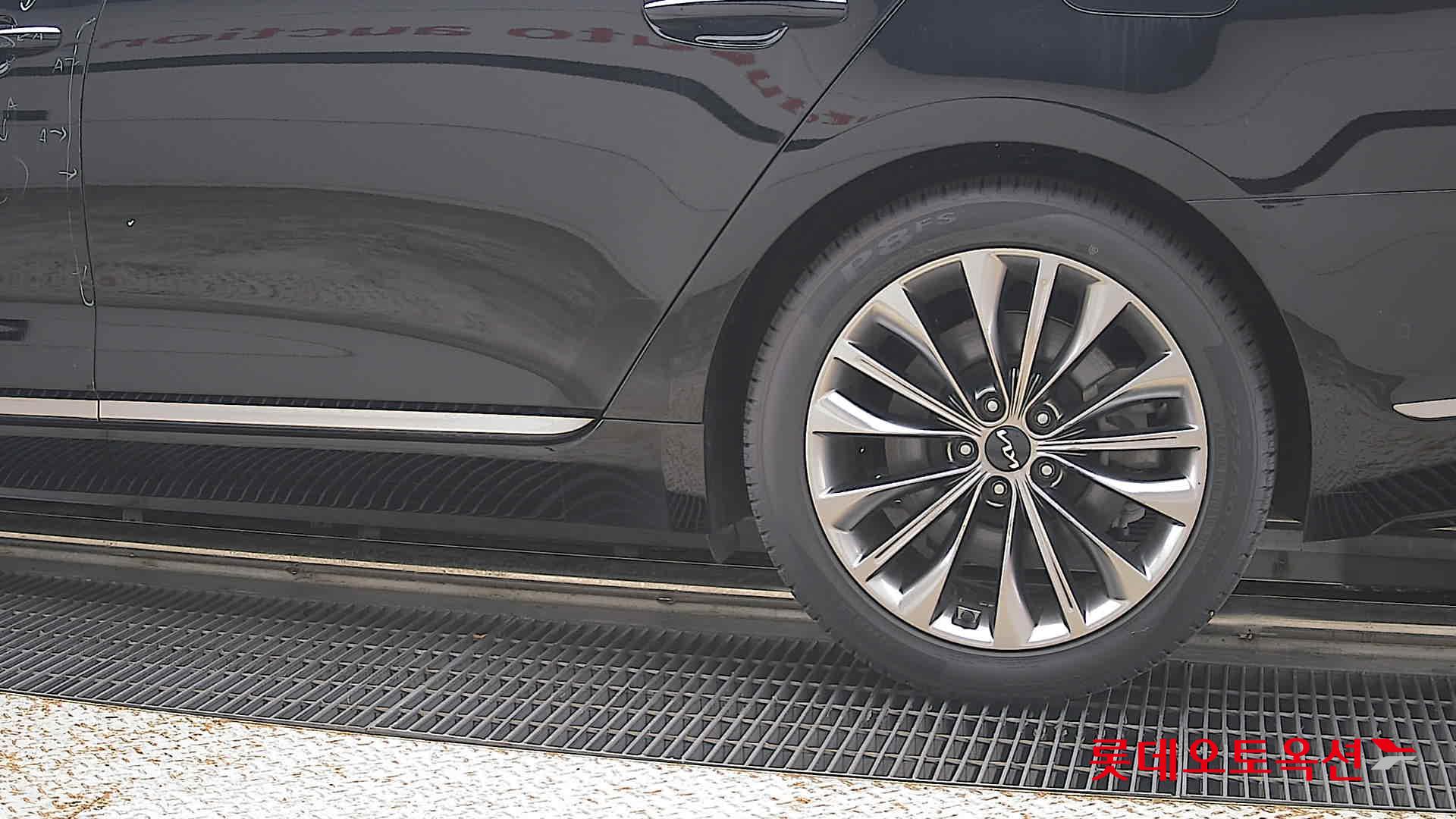 2023 - kia k9